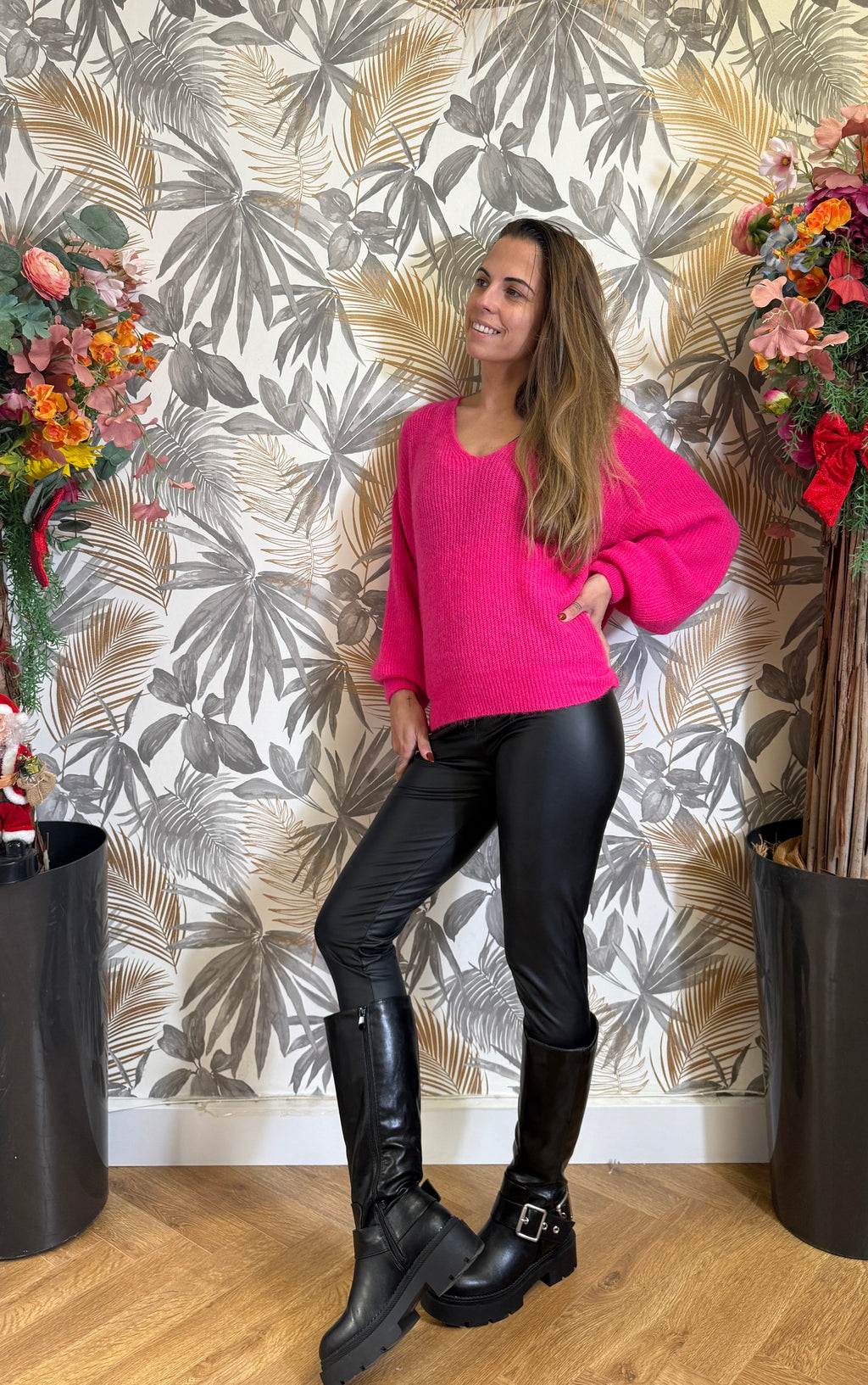 Pull rose fuchsia col V – Laine & alpaga, maille italienne douce et lumineuse Le Vestiaire de Charline