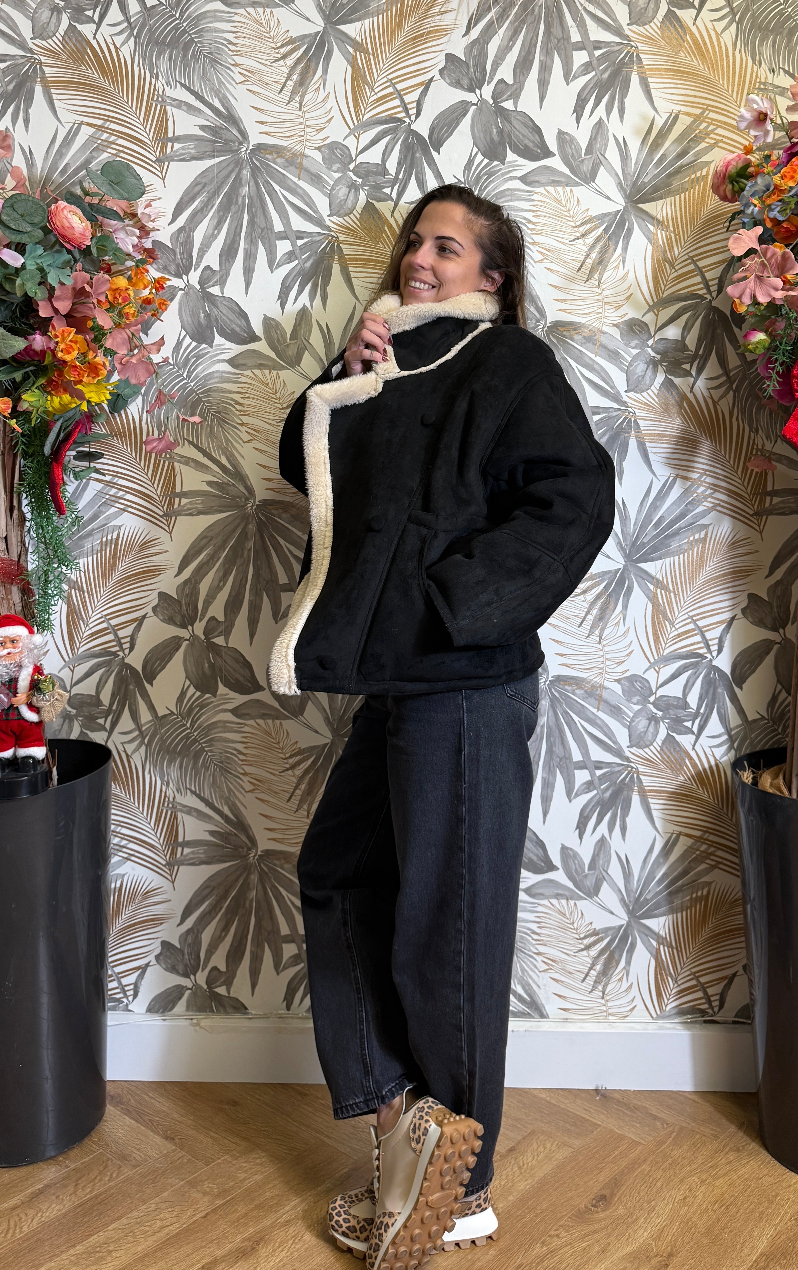 Manteau noir fausse fourrure – Coupe loose, intérieur moutonné Le Vestiaire de Charline