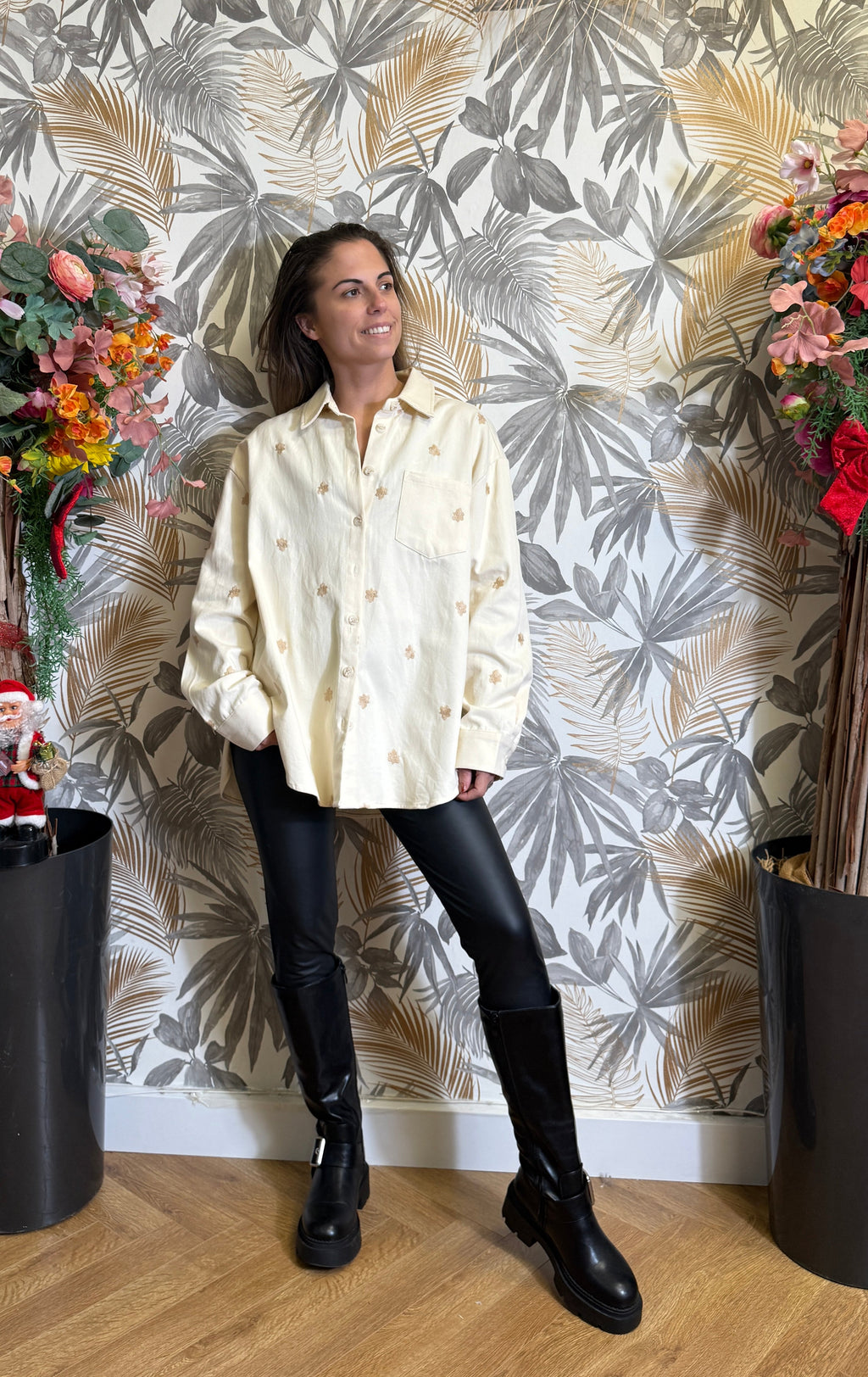 Chemise écru 100 % coton – Coupe oversize brodée dorée Le Vestiaire de Charline