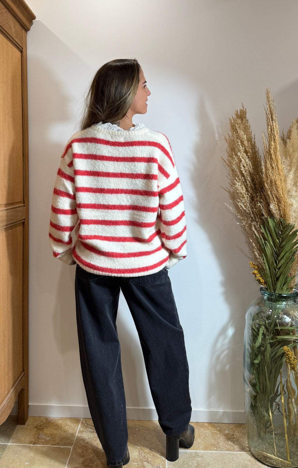 Pull rayé blanc & rouge – Cœur brodé – Col dentelle Le Vestiaire de Charline