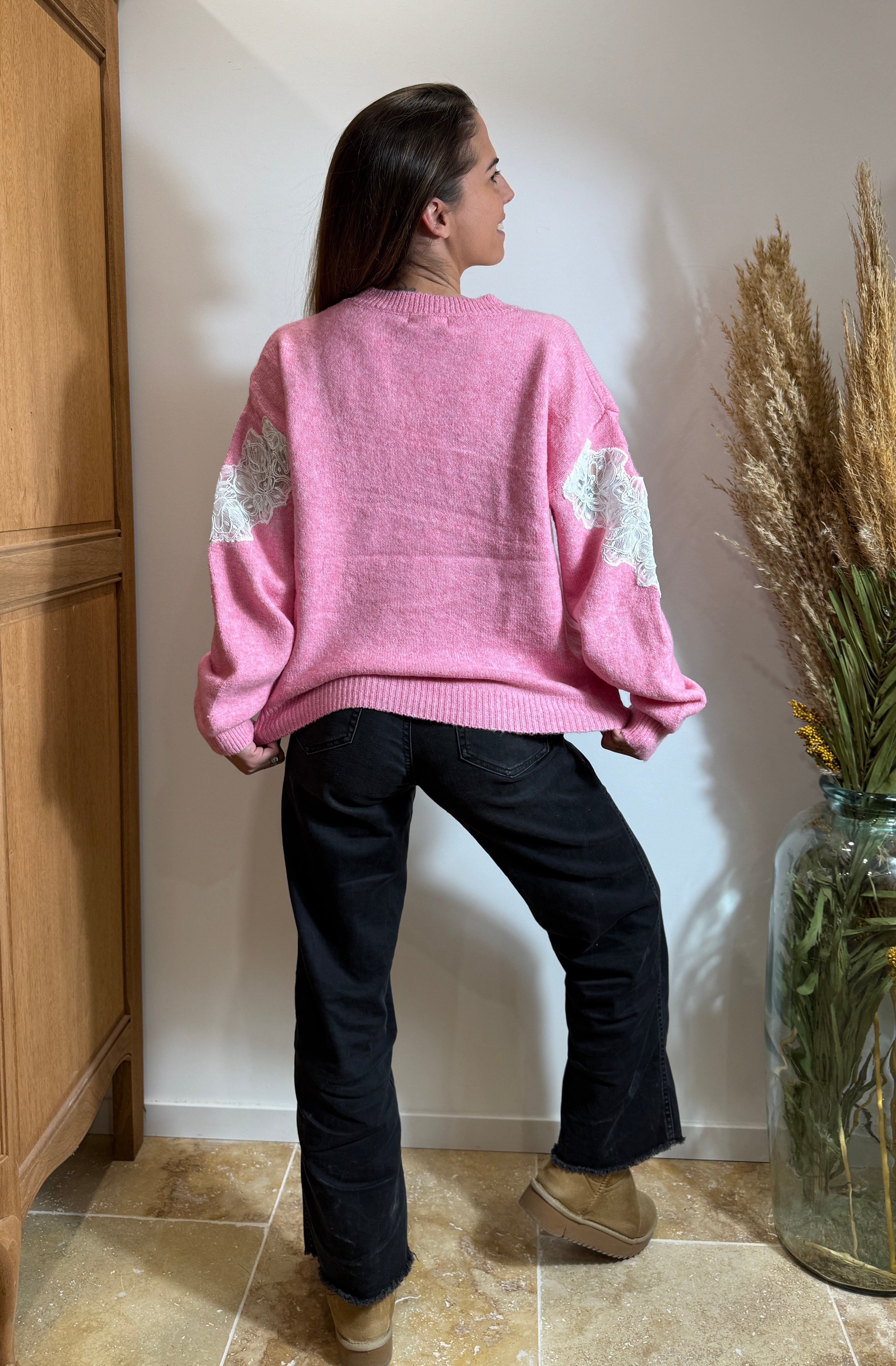 Pull rose – Dentelle appliquée – Maille douce Le Vestiaire de Charline