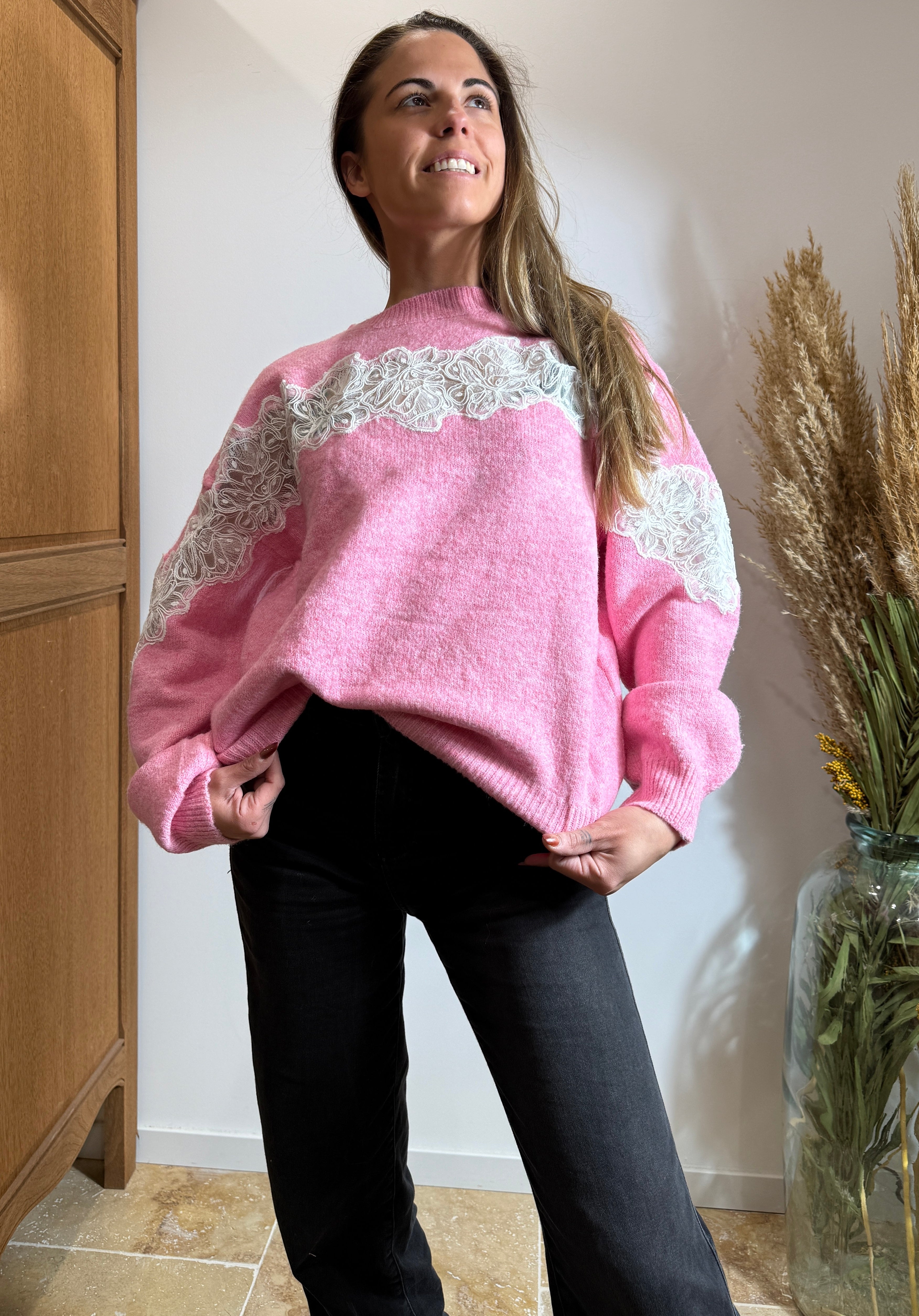 Pull rose – Dentelle appliquée – Maille douce Le Vestiaire de Charline