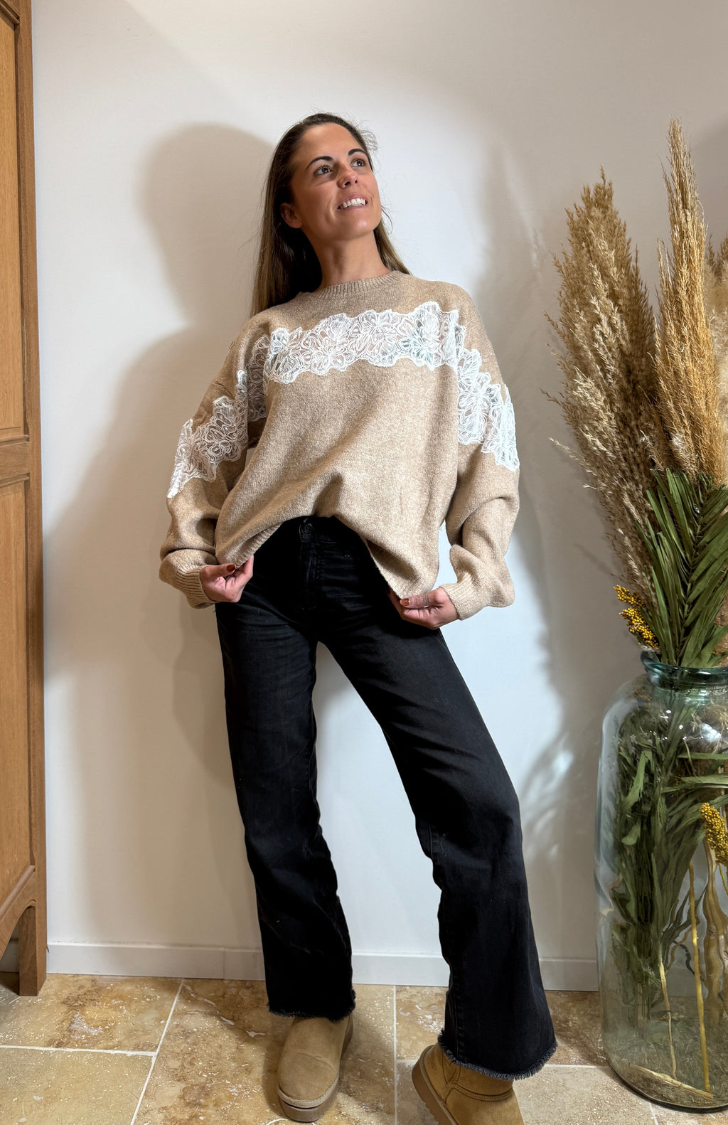Pull beige – Dentelle appliquée – Maille douce Le Vestiaire de Charline