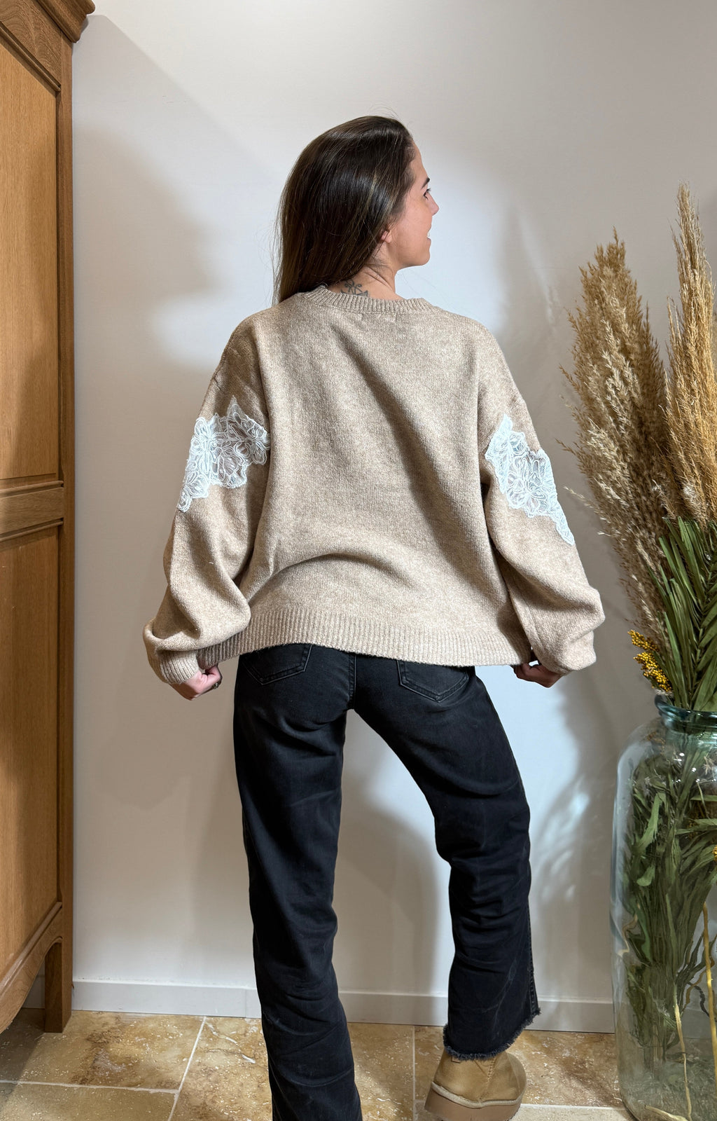 Pull beige – Dentelle appliquée – Maille douce Le Vestiaire de Charline