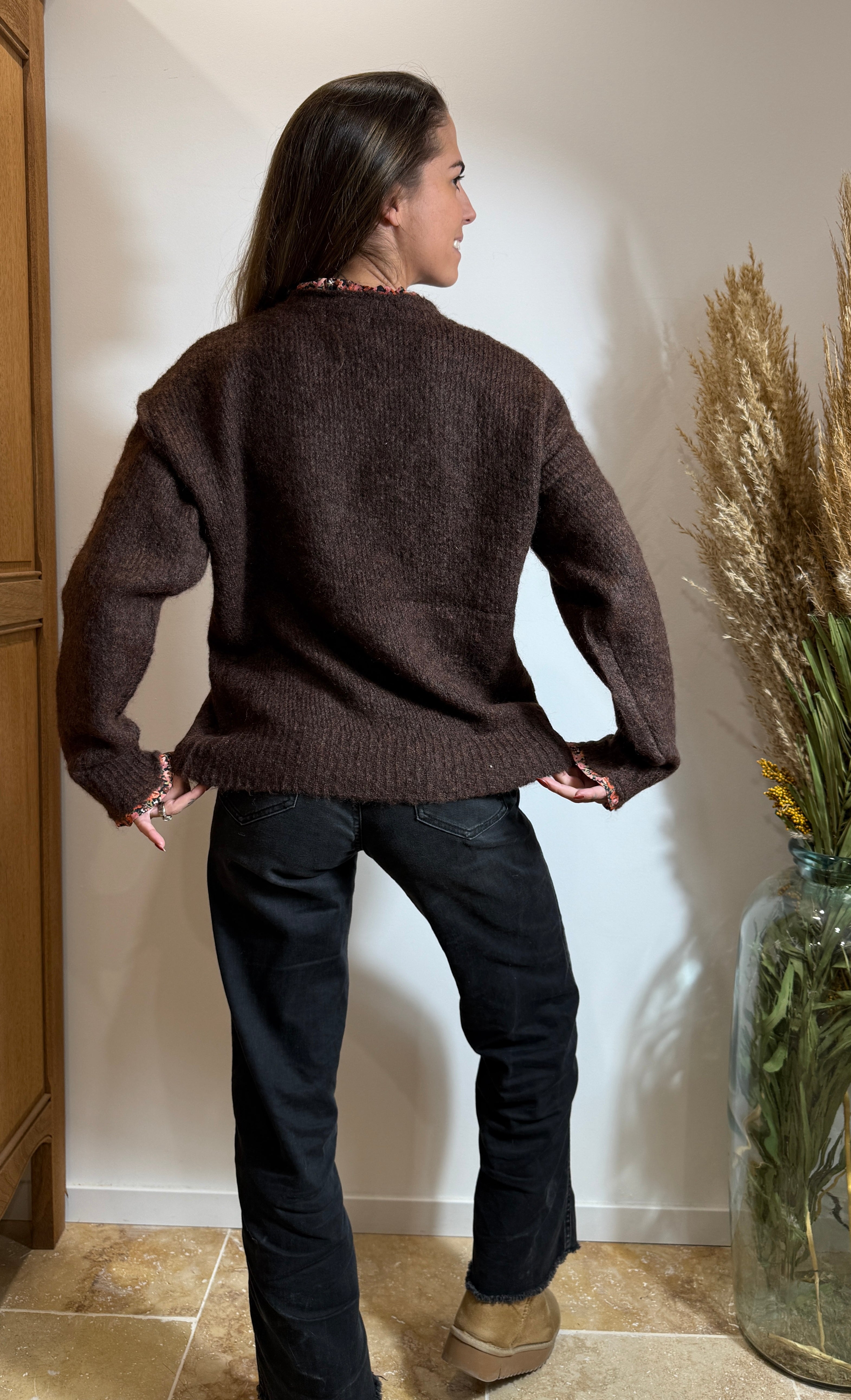 Pull marron – Détails fleuris – Cœur brodé Le Vestiaire de Charline