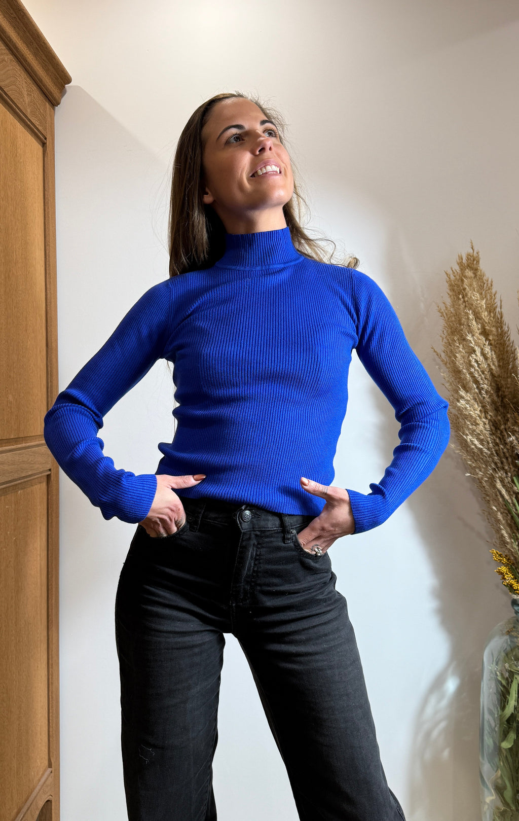 Pull Court Bleu Roi – Col Roulé Le Vestiaire de Charline