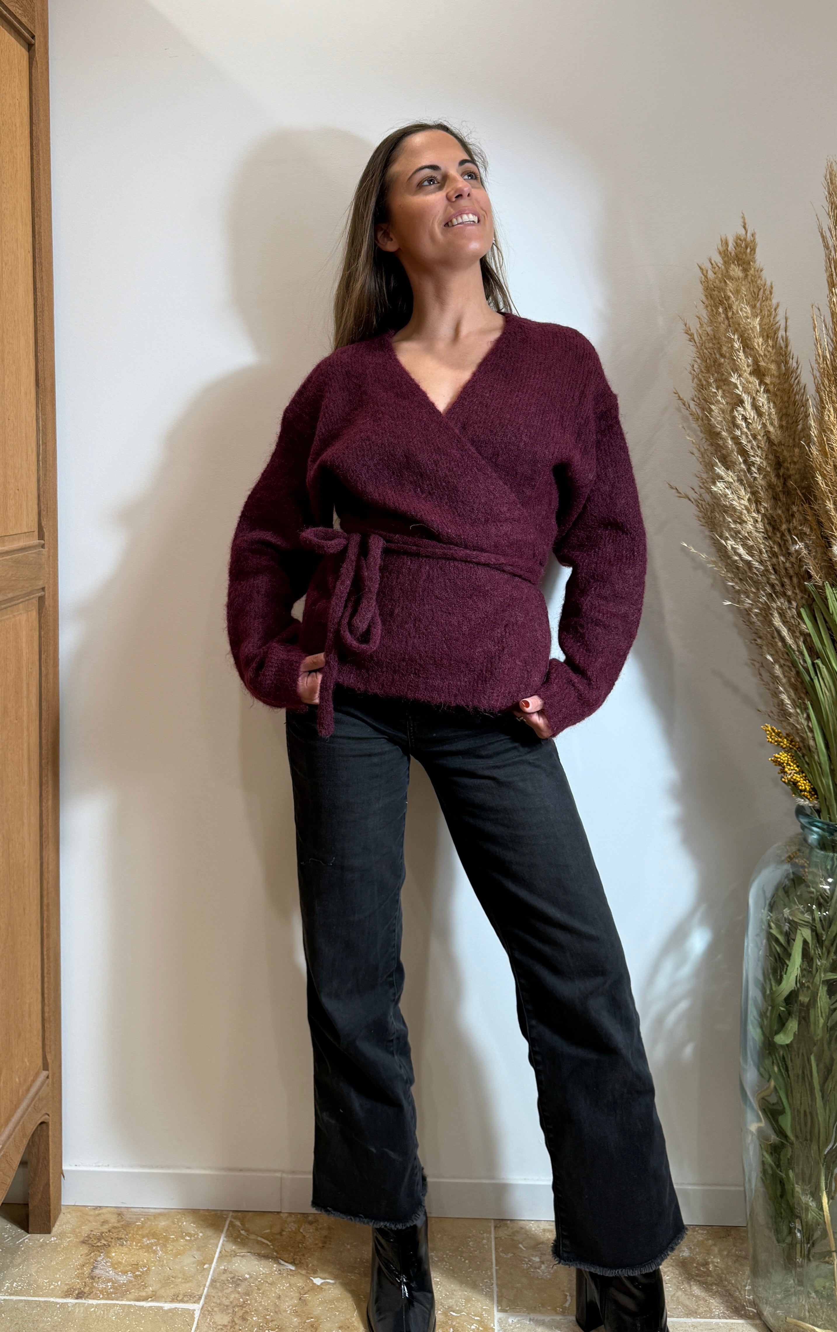 Pull Cache-Cœur Bordeaux – Maille Douce & Ceinture Le Vestiaire de Charline