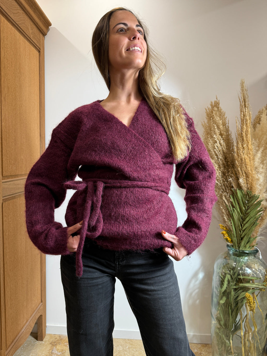 Pull Cache-Cœur Bordeaux – Maille Douce & Ceinture Le Vestiaire de Charline