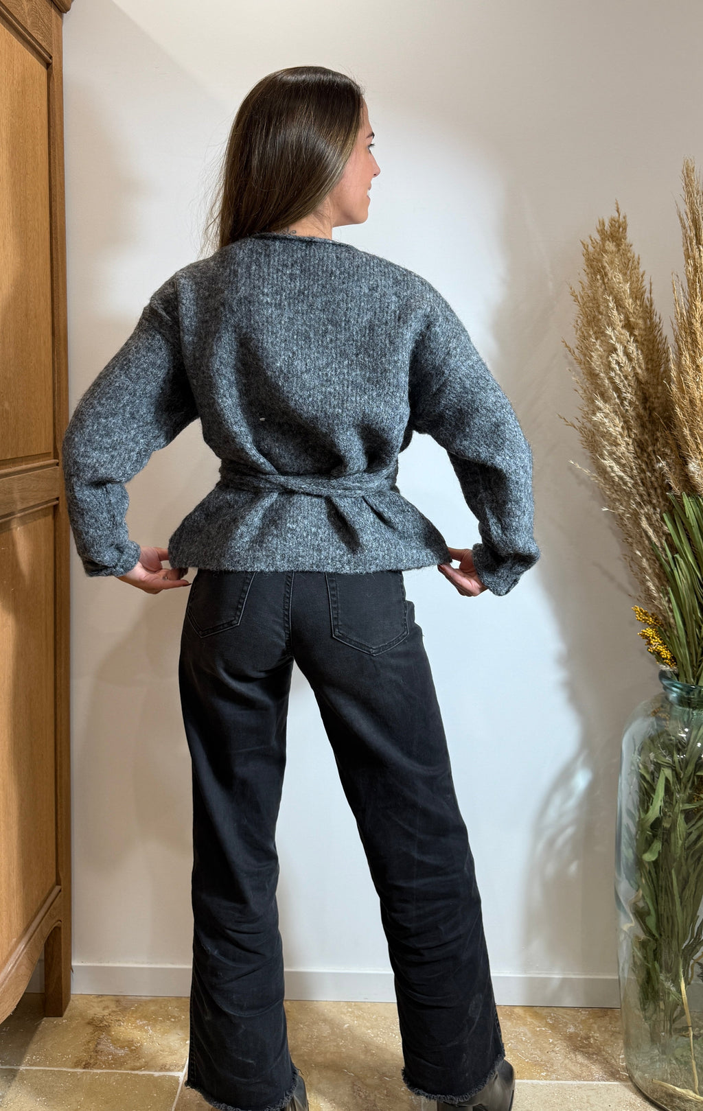 Pull Cache-Cœur Gris – Maille Douce & Ceinture Le Vestiaire de Charline