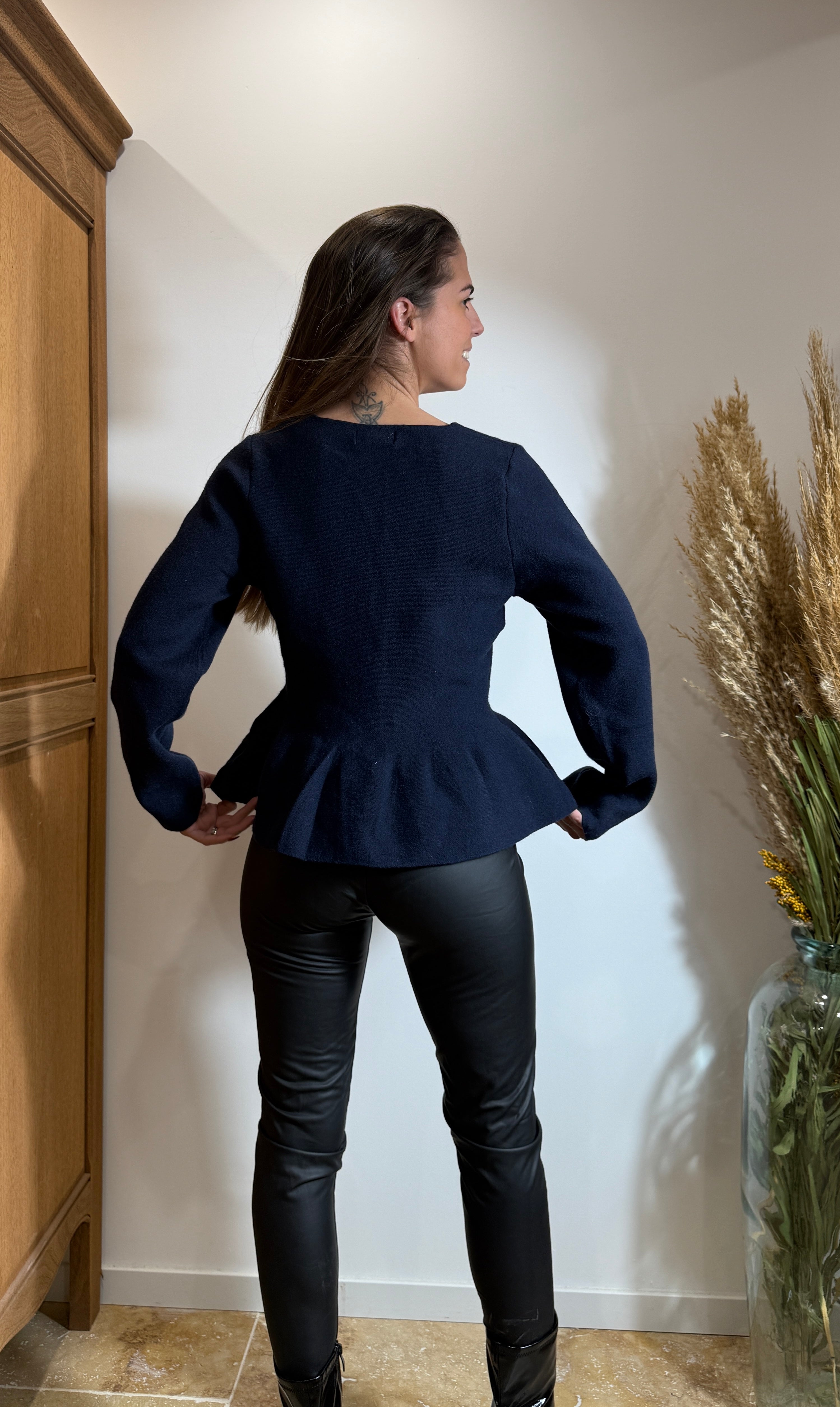 Pull bleu marine élégant – 3 boutons Le Vestiaire de Charline