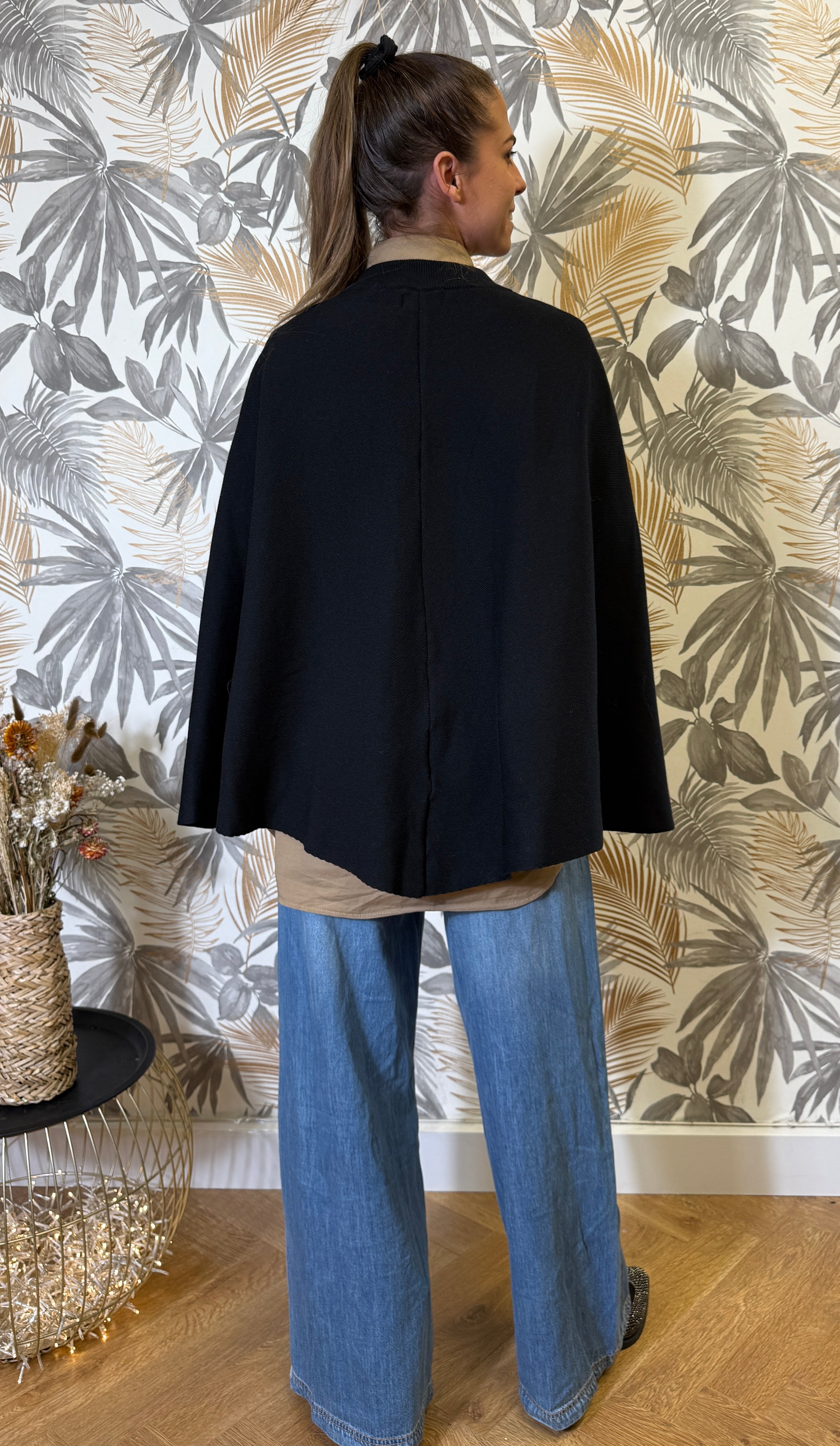 Poncho Cape Élégance – Noir Intense Le Vestiaire de Charline