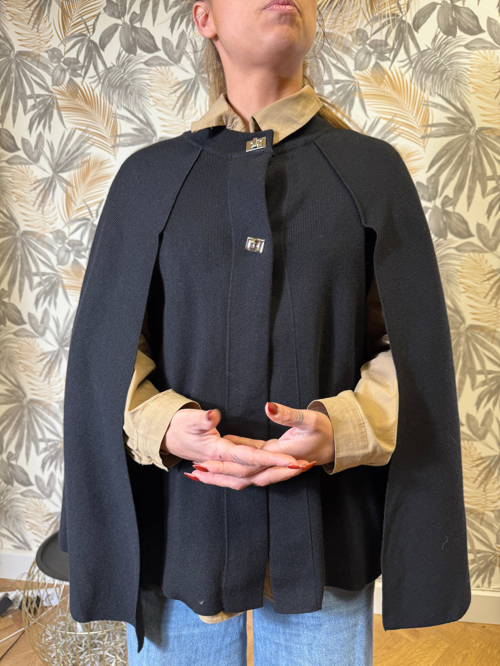 Poncho Cape Élégance – Noir Intense Le Vestiaire de Charline