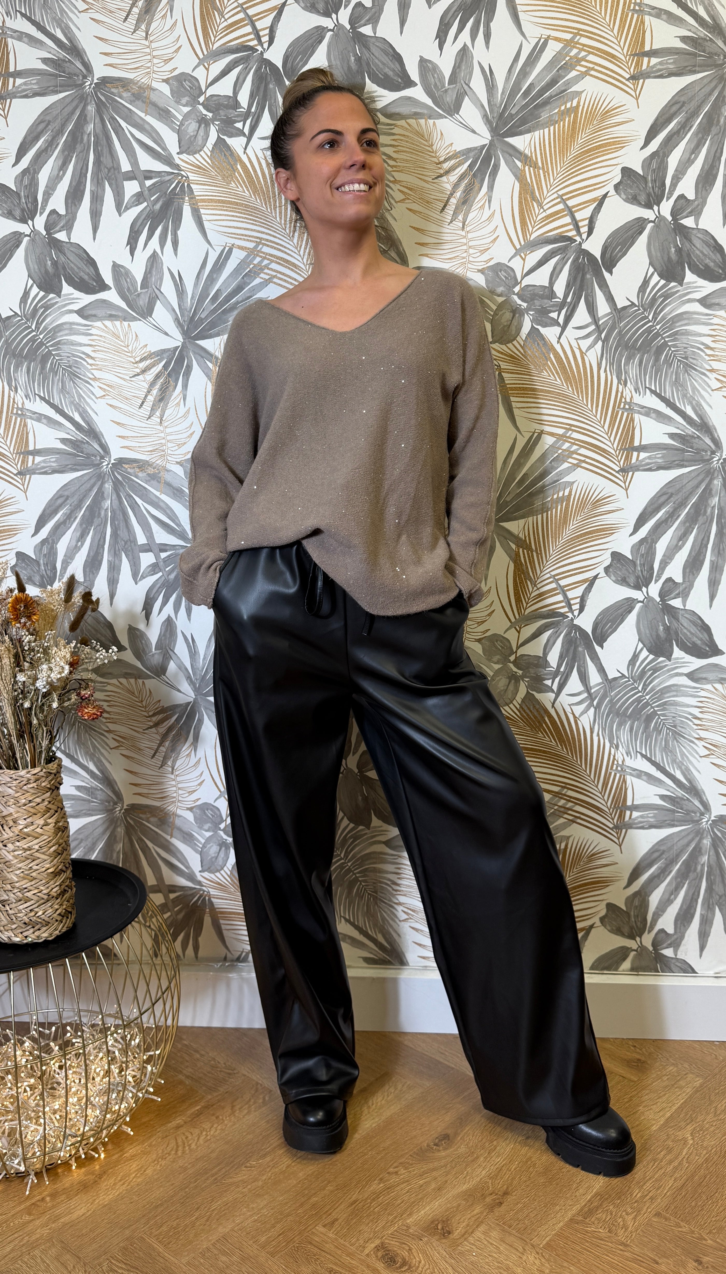 Pull Col V Pailleté – Beige Taupe Le Vestiaire de Charline