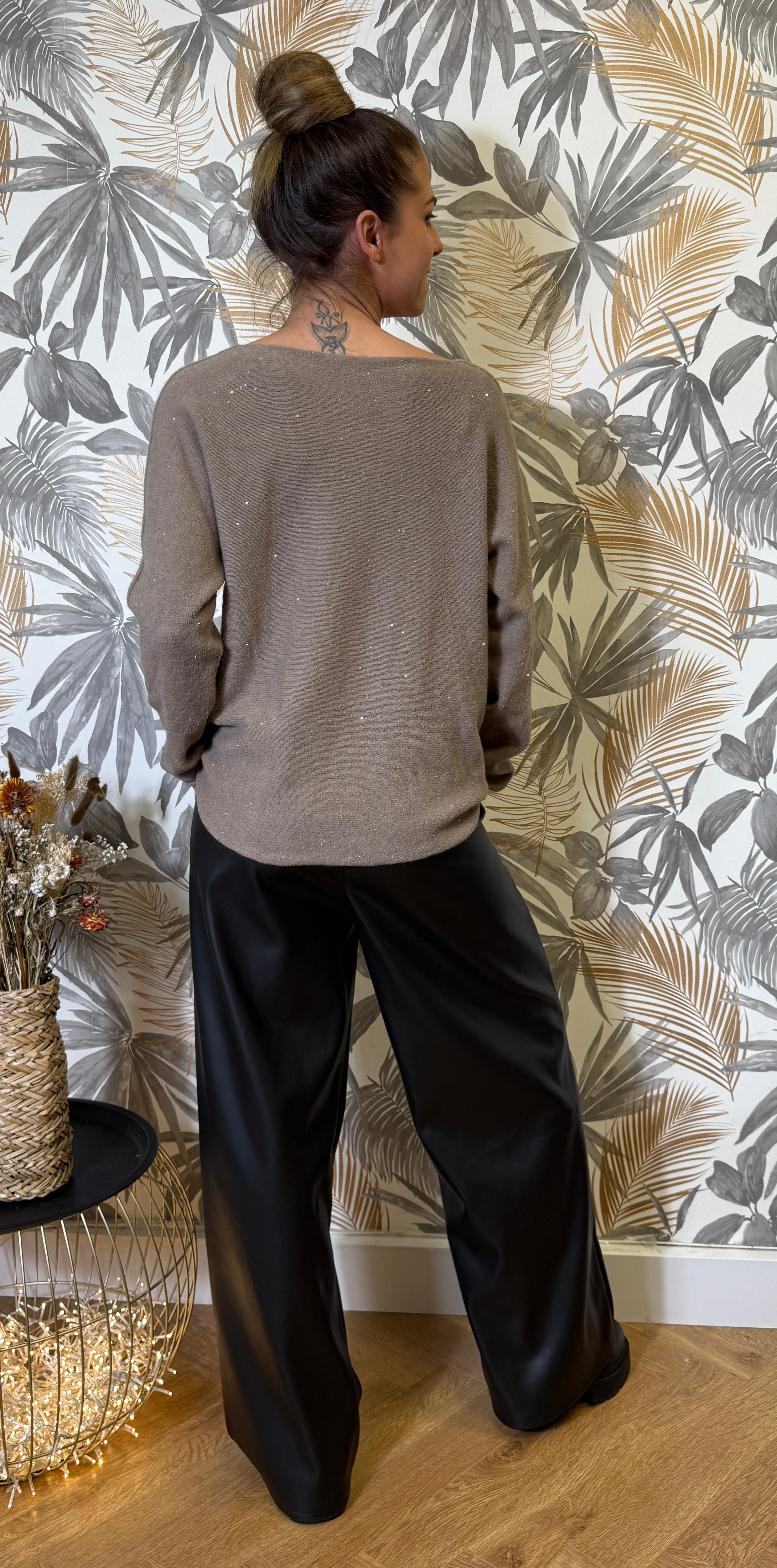 Pull Col V Pailleté – Beige Taupe Le Vestiaire de Charline