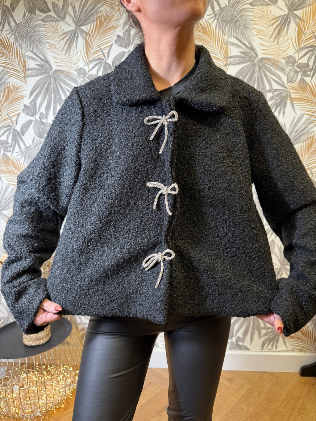 Veste Bouclette Nœuds Pailletés – Noir Le Vestiaire de Charline