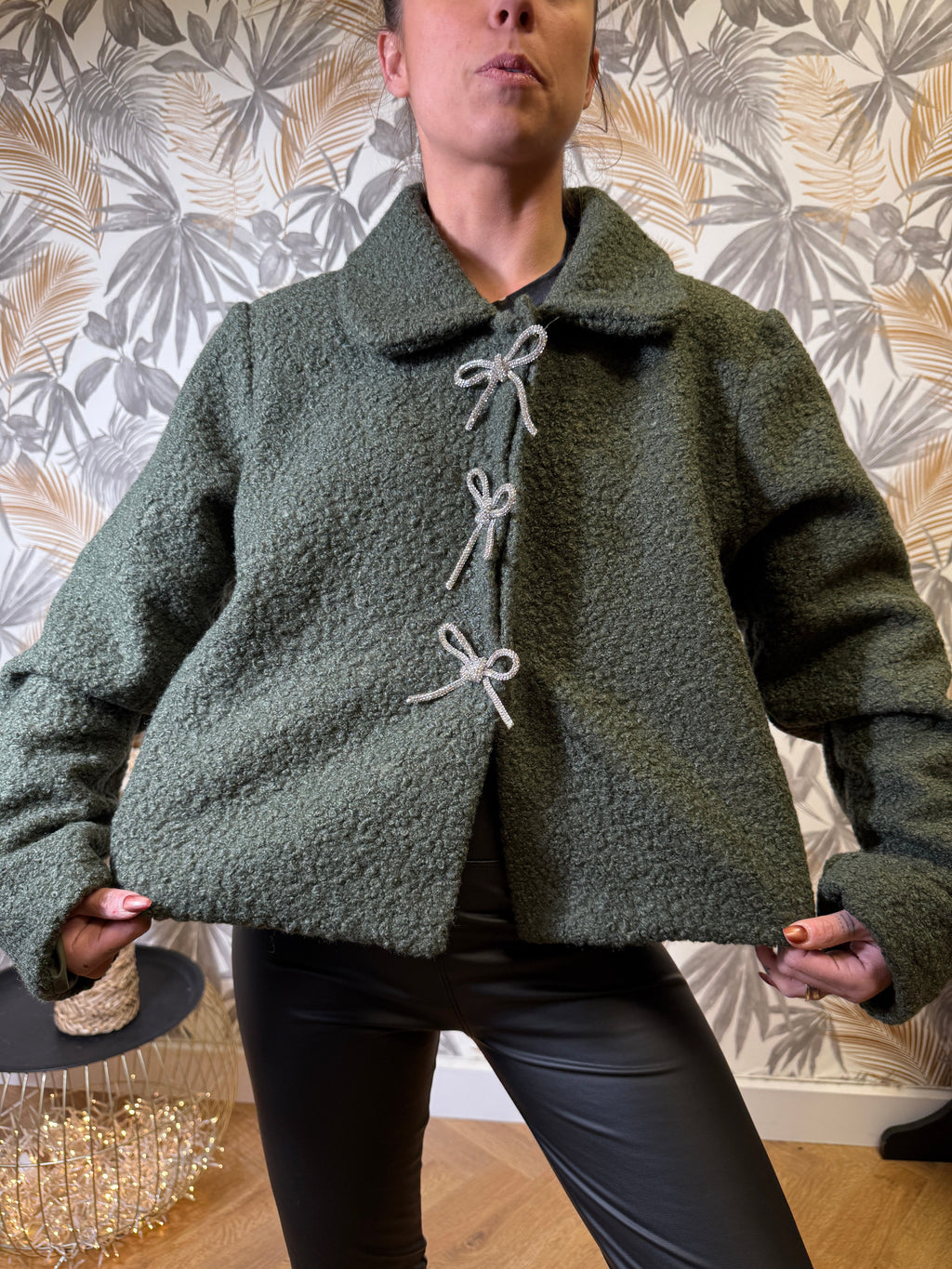 Veste Bouclette Nœuds Pailletés – Kaki Le Vestiaire de Charline