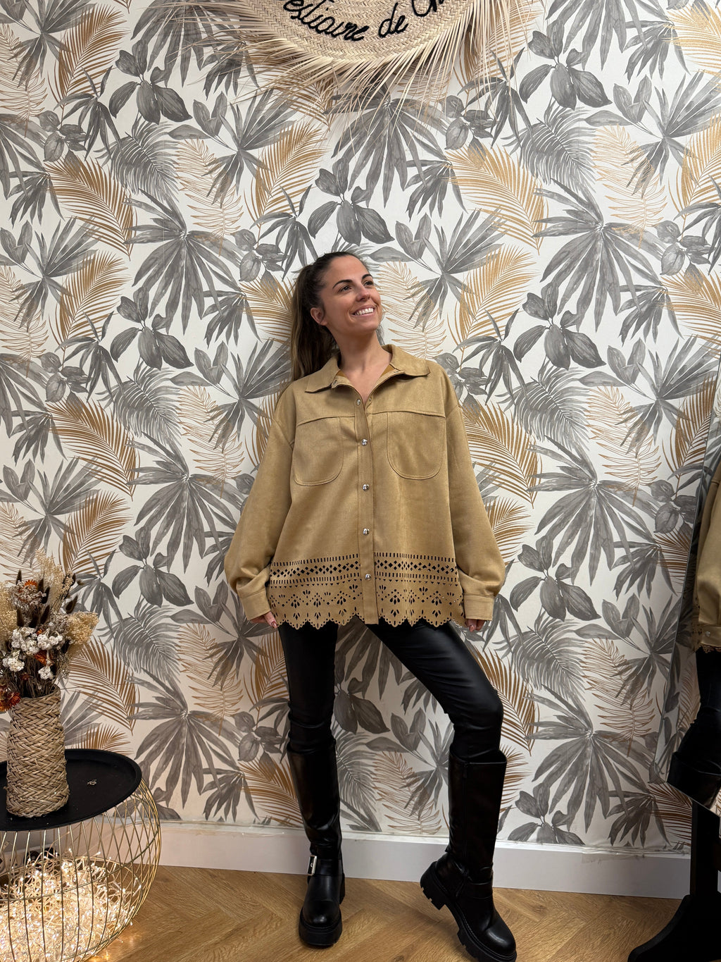 Veste camel ajourée – Détails découpés & style bohème Le Vestiaire de Charline