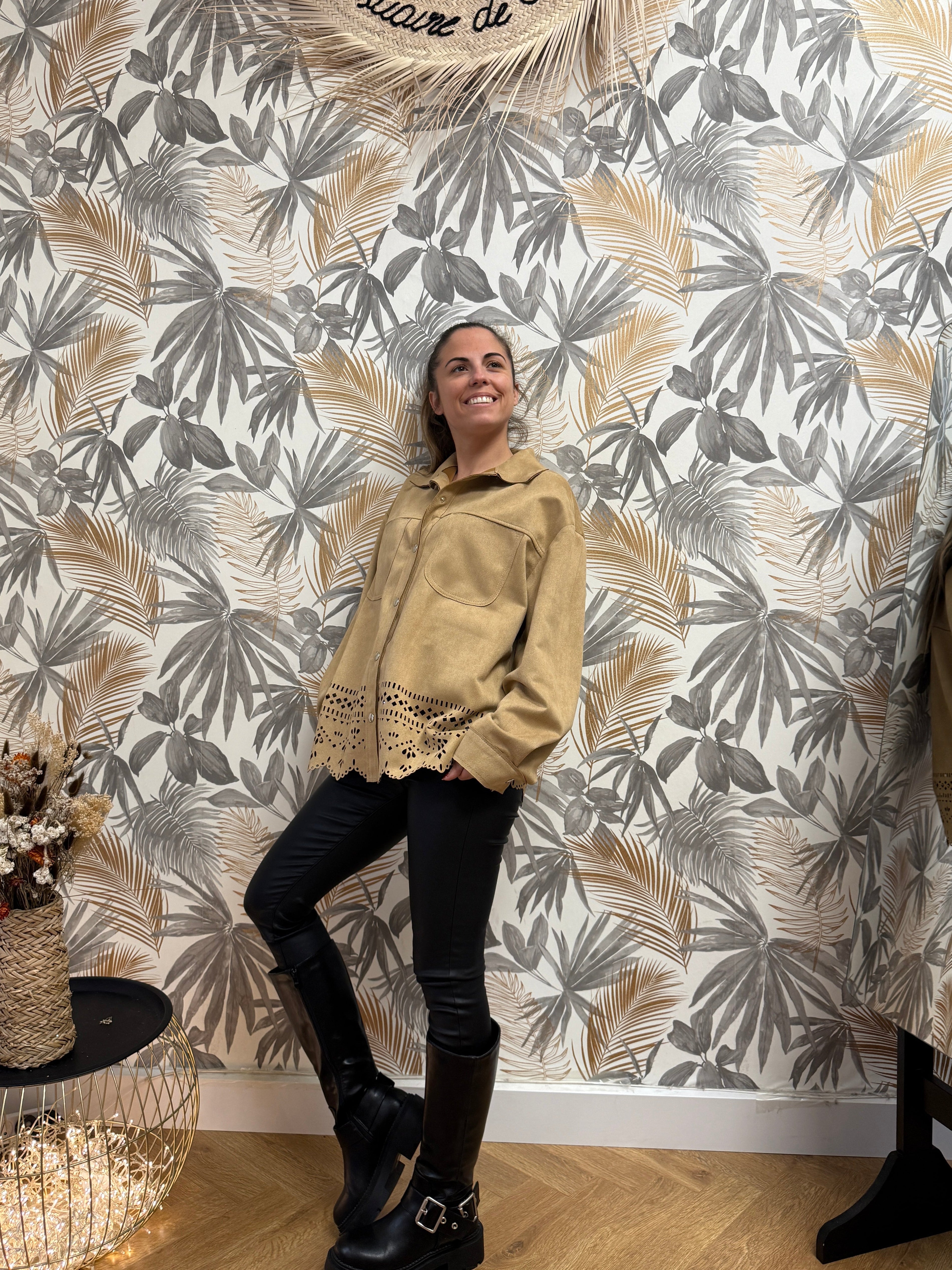 Veste camel ajourée – Détails découpés & style bohème Le Vestiaire de Charline