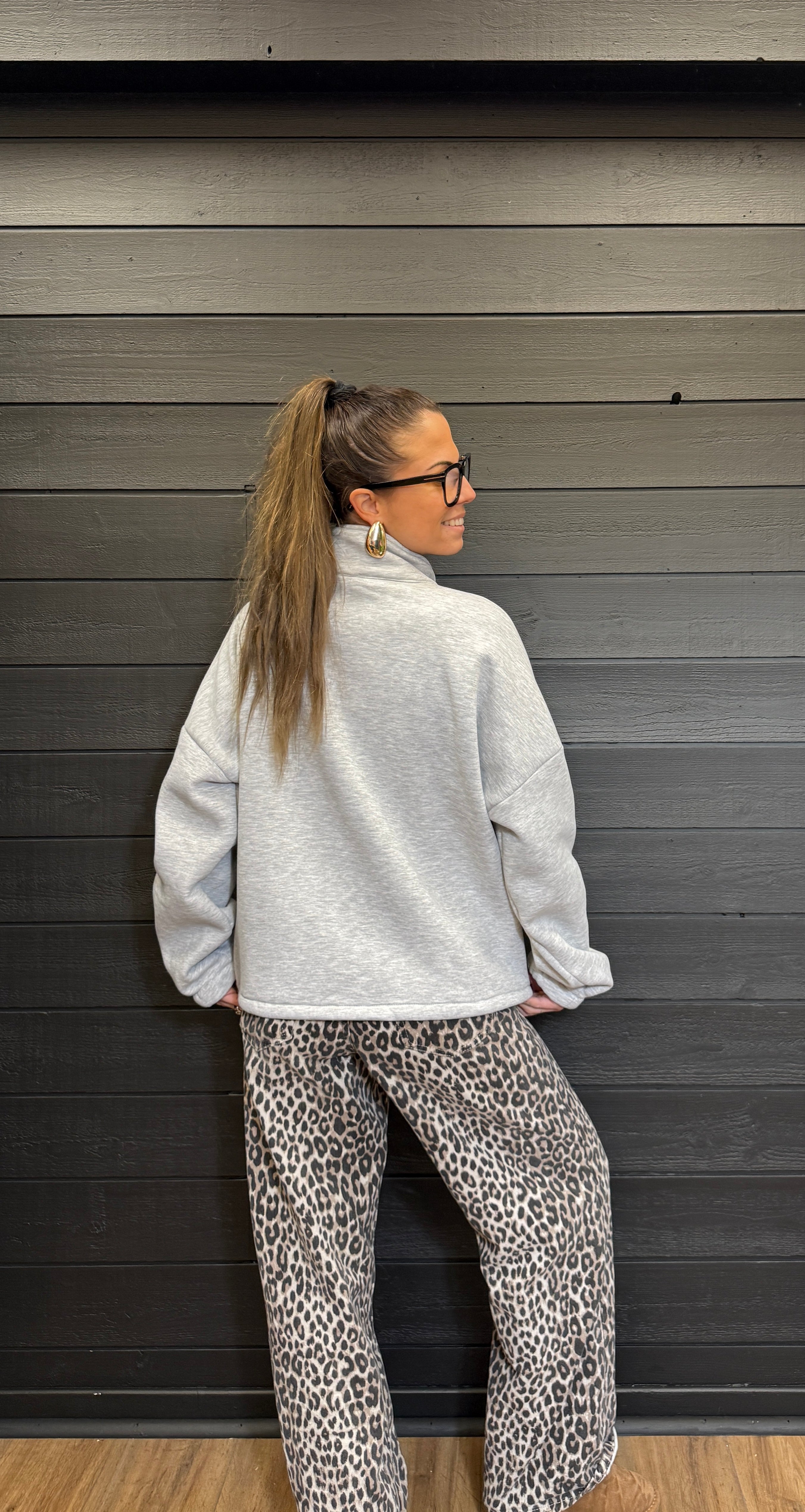Sweat gris col zippé – style casual chic Le Vestiaire de Charline