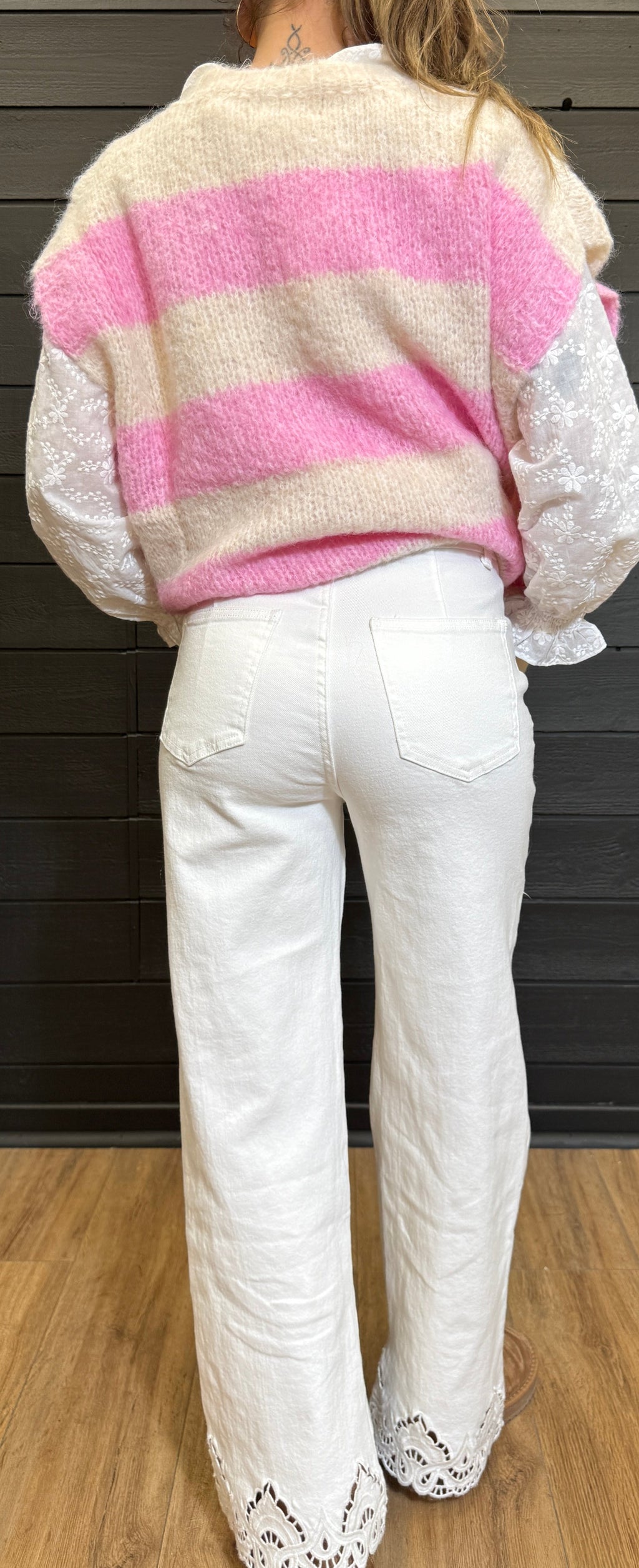 Pantalon blanc brodé – détail ajouré Le Vestiaire de Charline