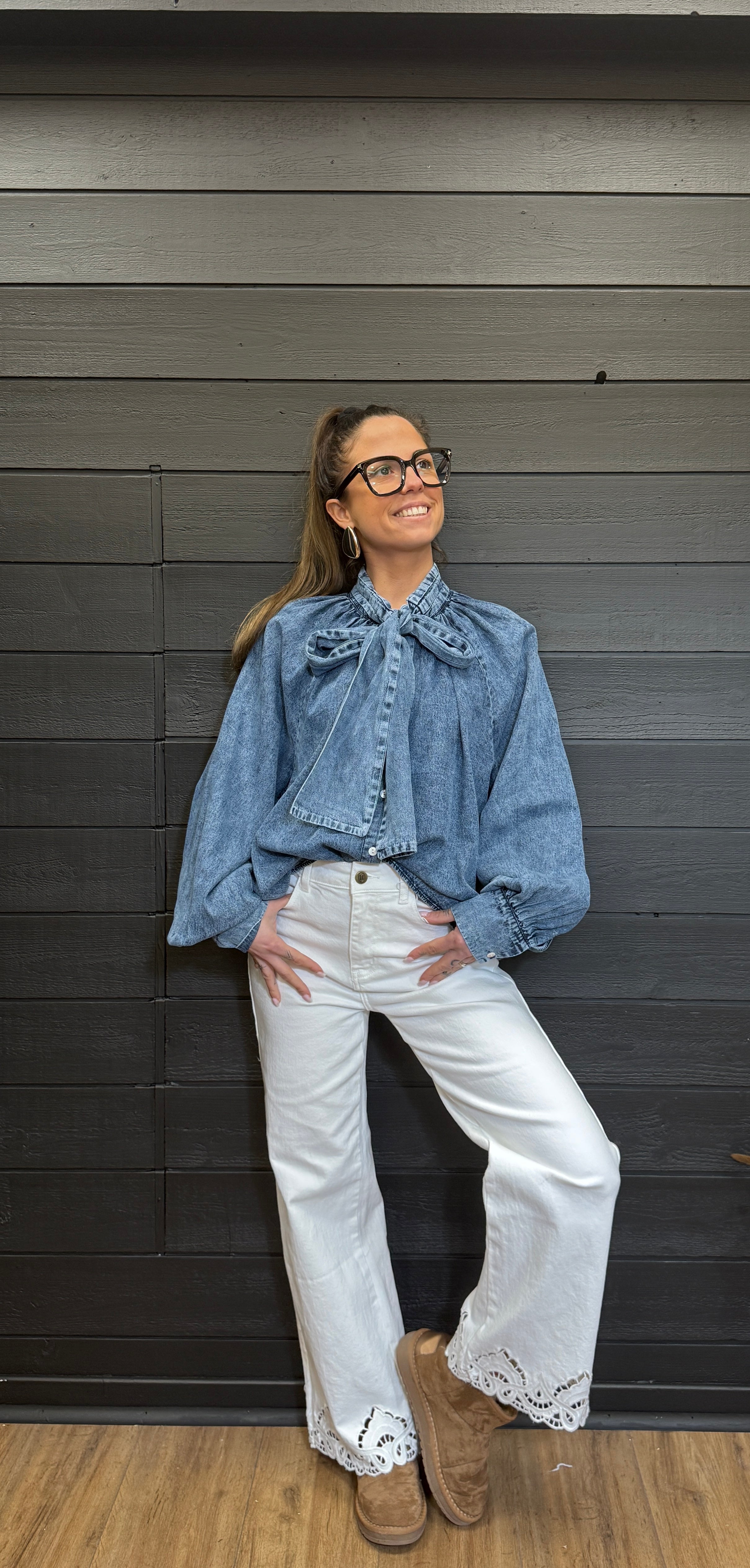 Chemise en jean à nœud – style chic et moderne Le Vestiaire de Charline