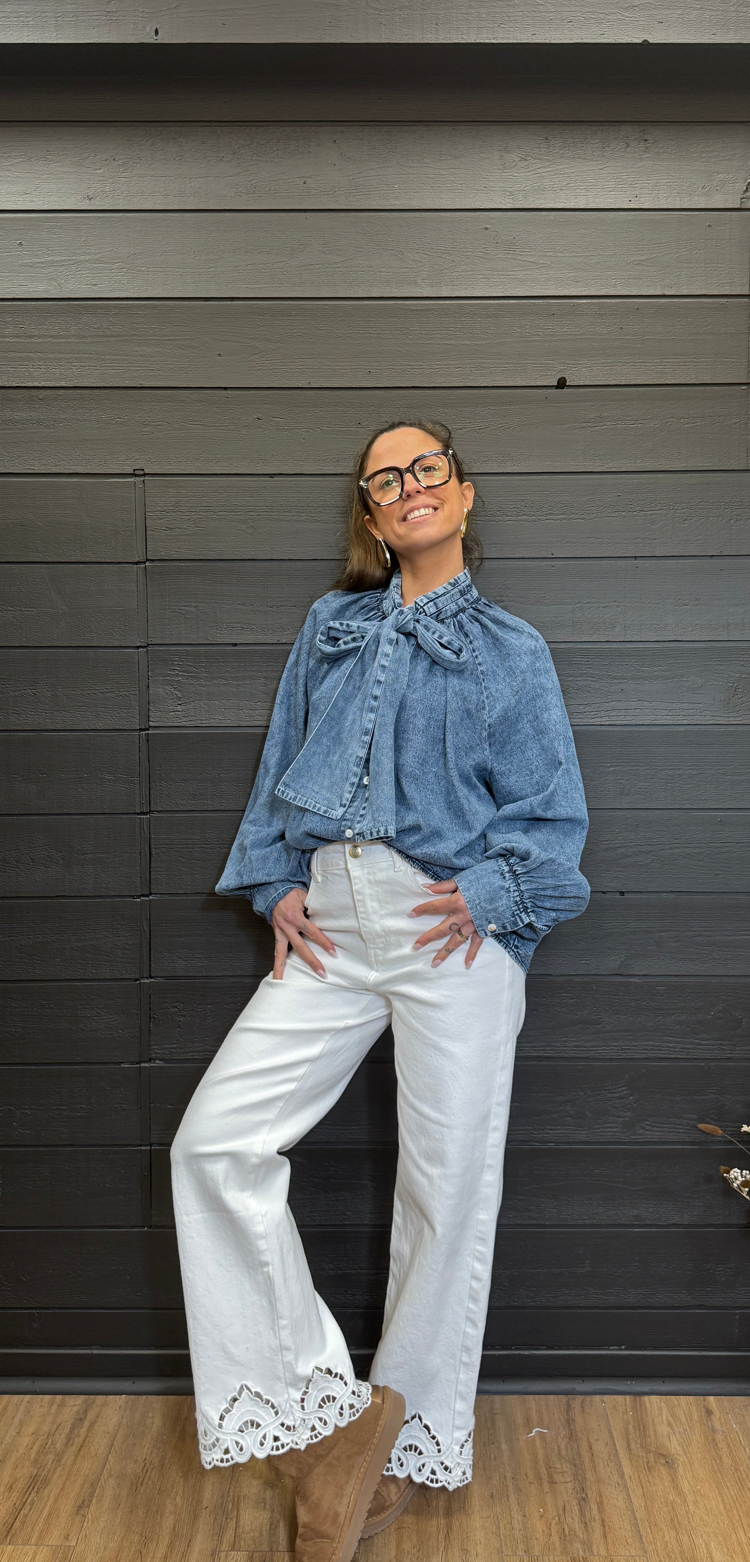 Chemise en jean à nœud – style chic et moderne Le Vestiaire de Charline