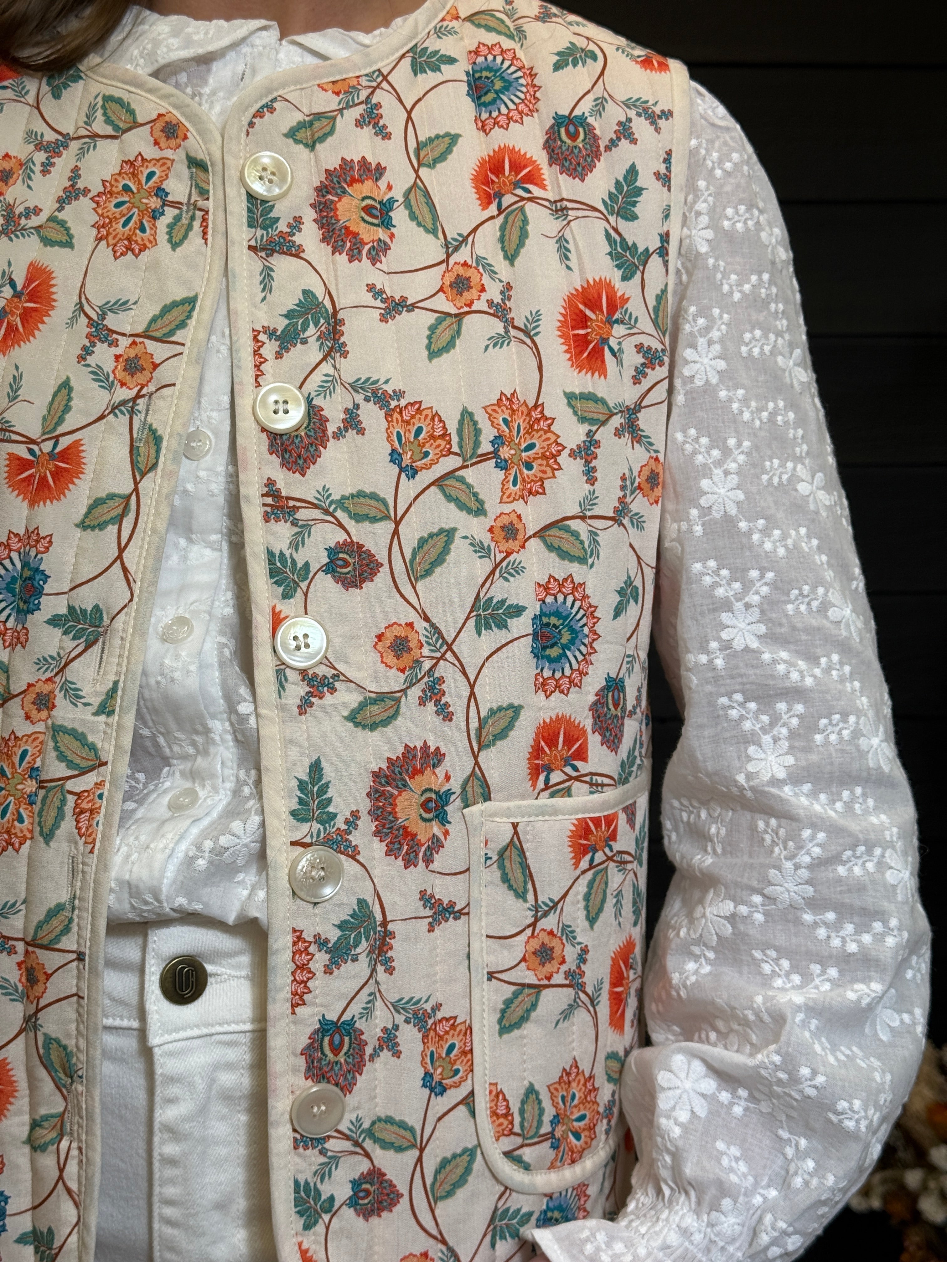 Veste sans manches fleurie femme – Gilet matelassé bohème chic Le Vestiaire de Charline