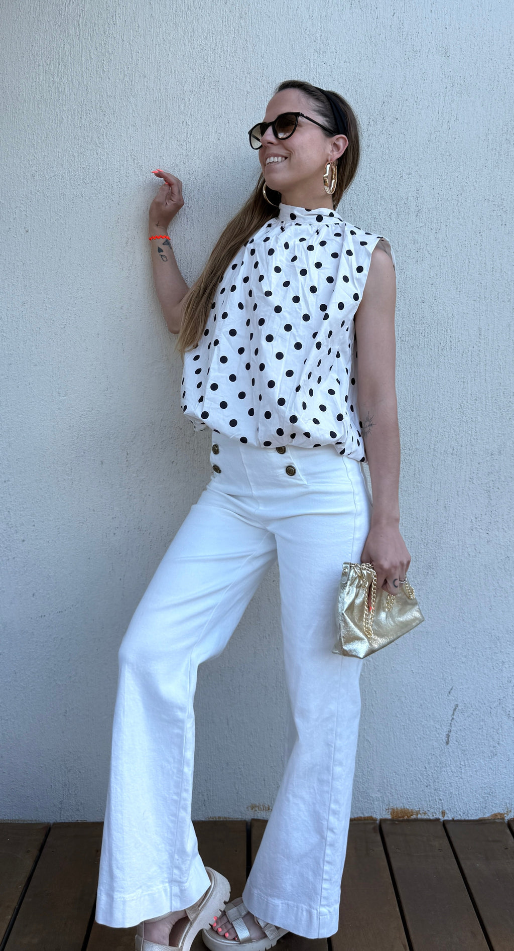 Jean blanc taille haute femme – Pantalon blanc large à boutons dorés Le Vestiaire de Charline