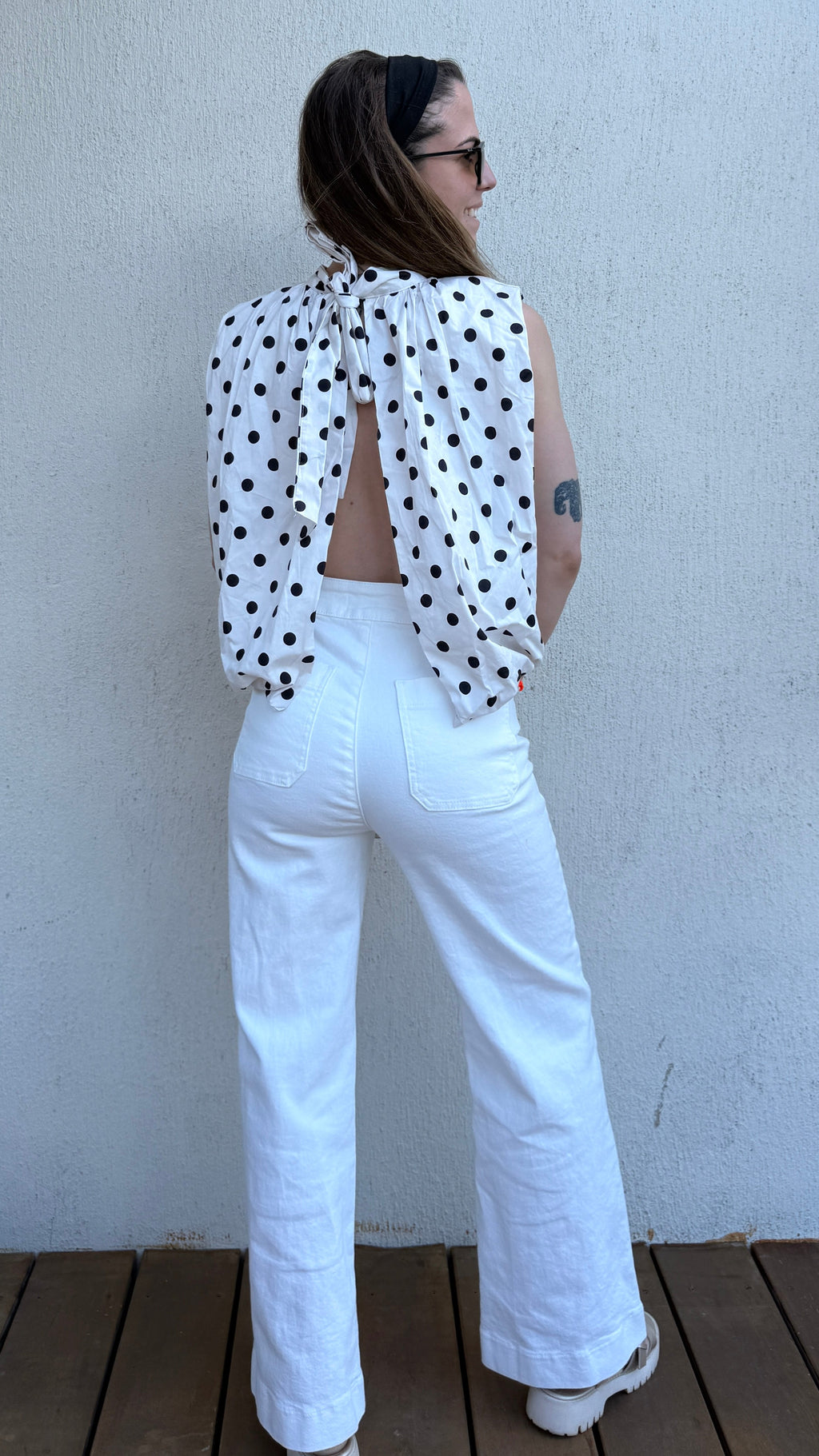 Jean blanc taille haute femme – Pantalon blanc large à boutons dorés Le Vestiaire de Charline