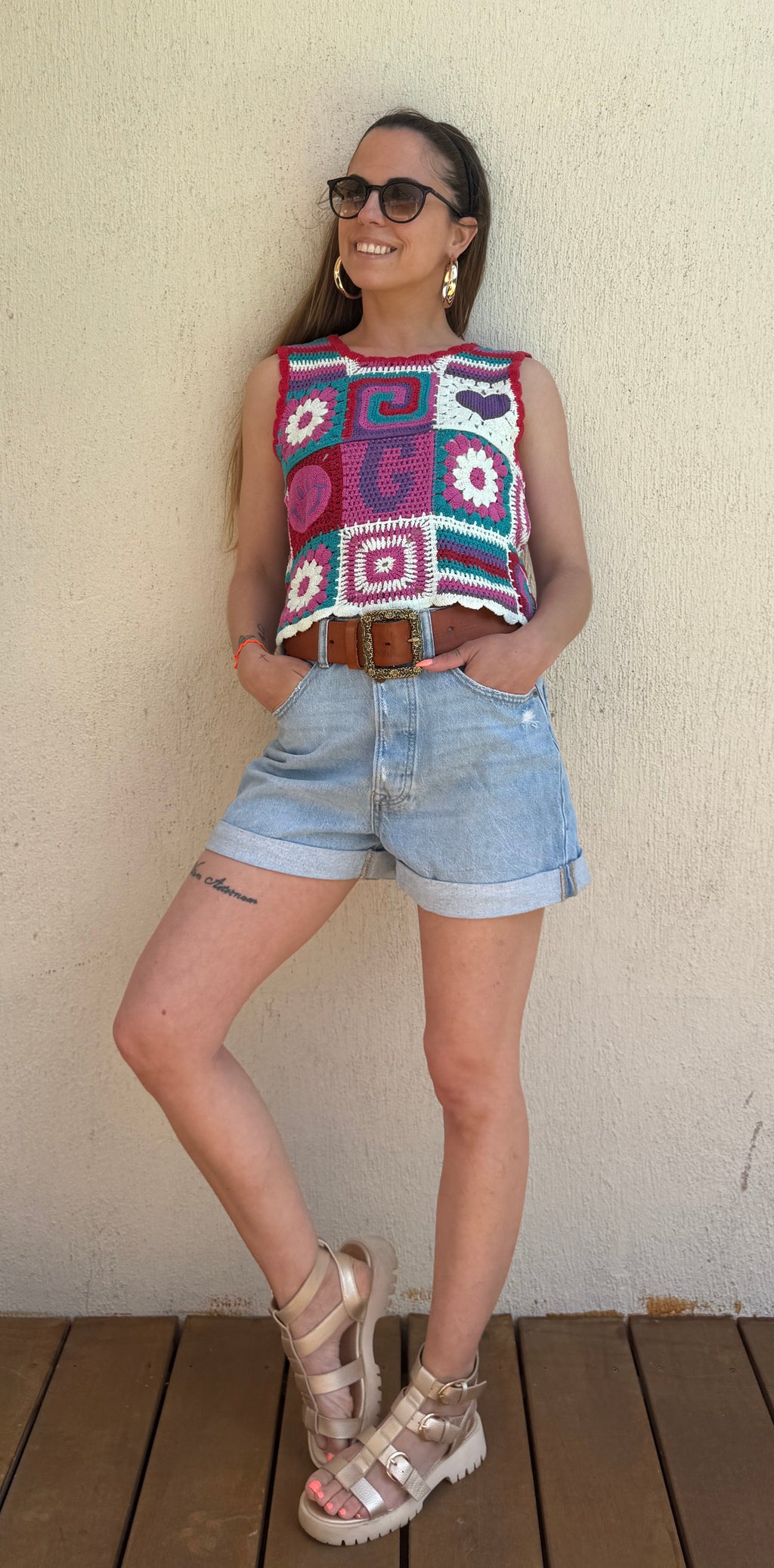 Top crochet multicolore femme – Débardeur bohème smiley et cœurs Le Vestiaire de Charline