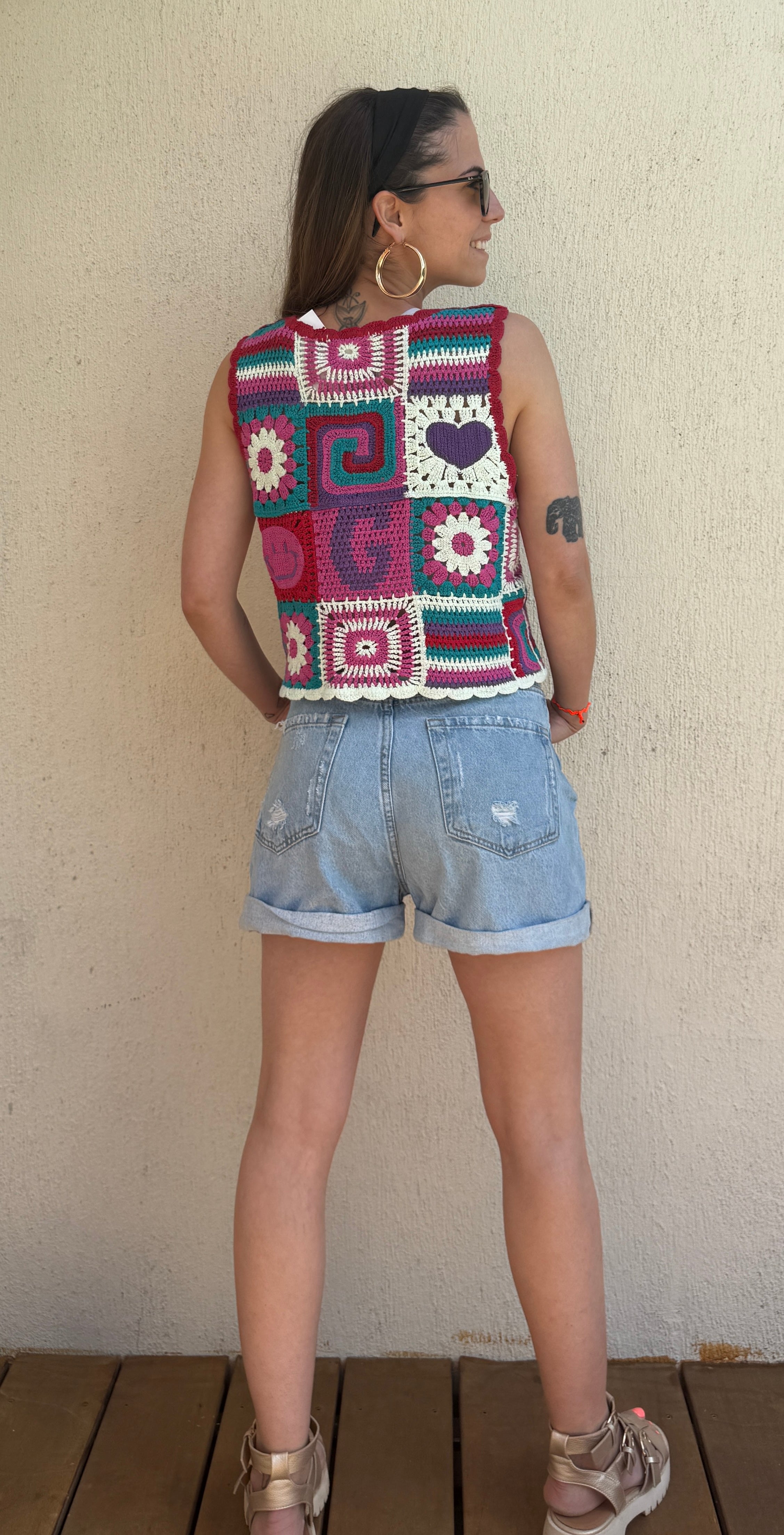Top crochet multicolore femme – Débardeur bohème smiley et cœurs Le Vestiaire de Charline