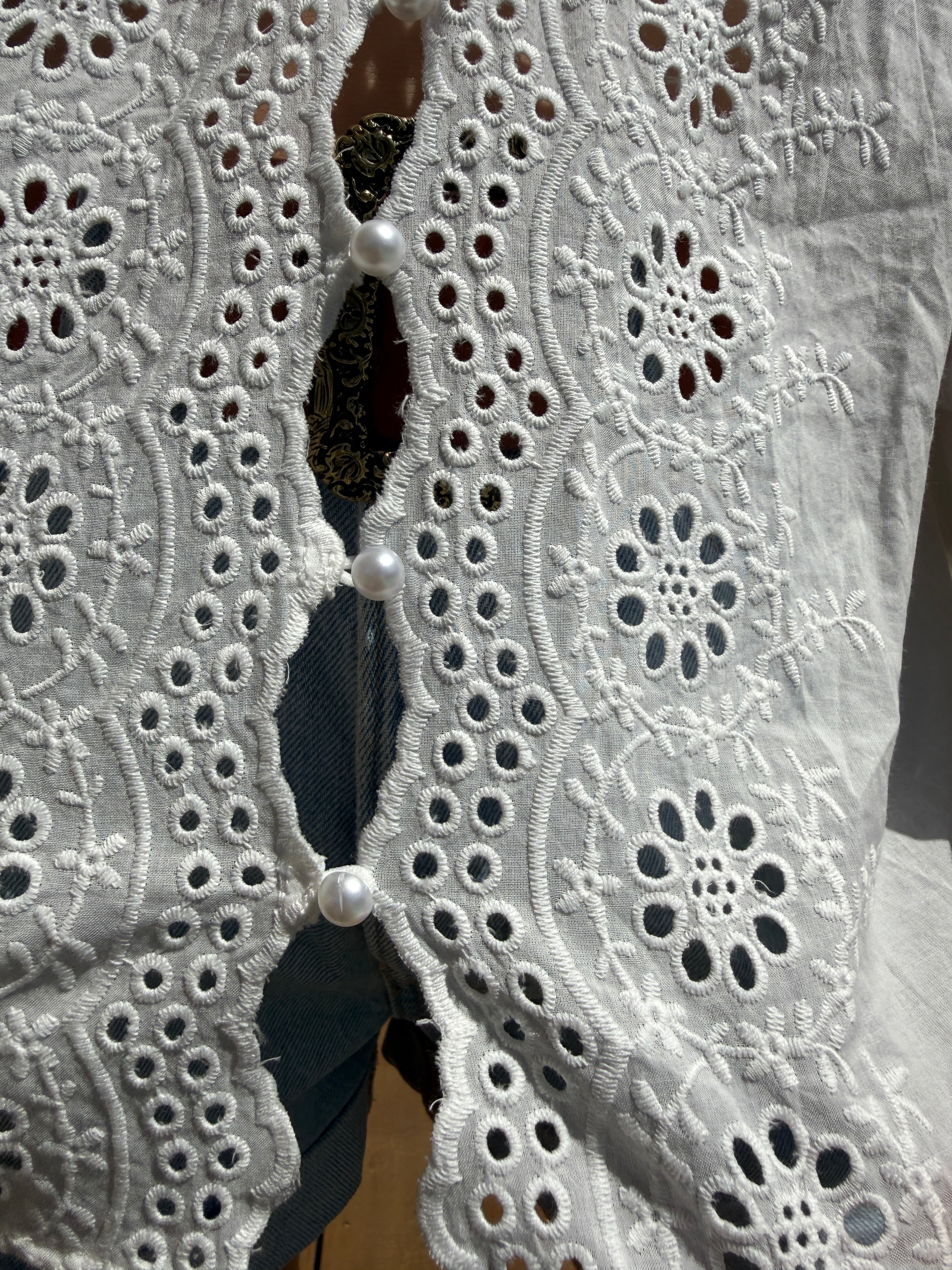 Chemisier blanc brodé à perles femme – Blouse bohème chic 100% coton Le Vestiaire de Charline
