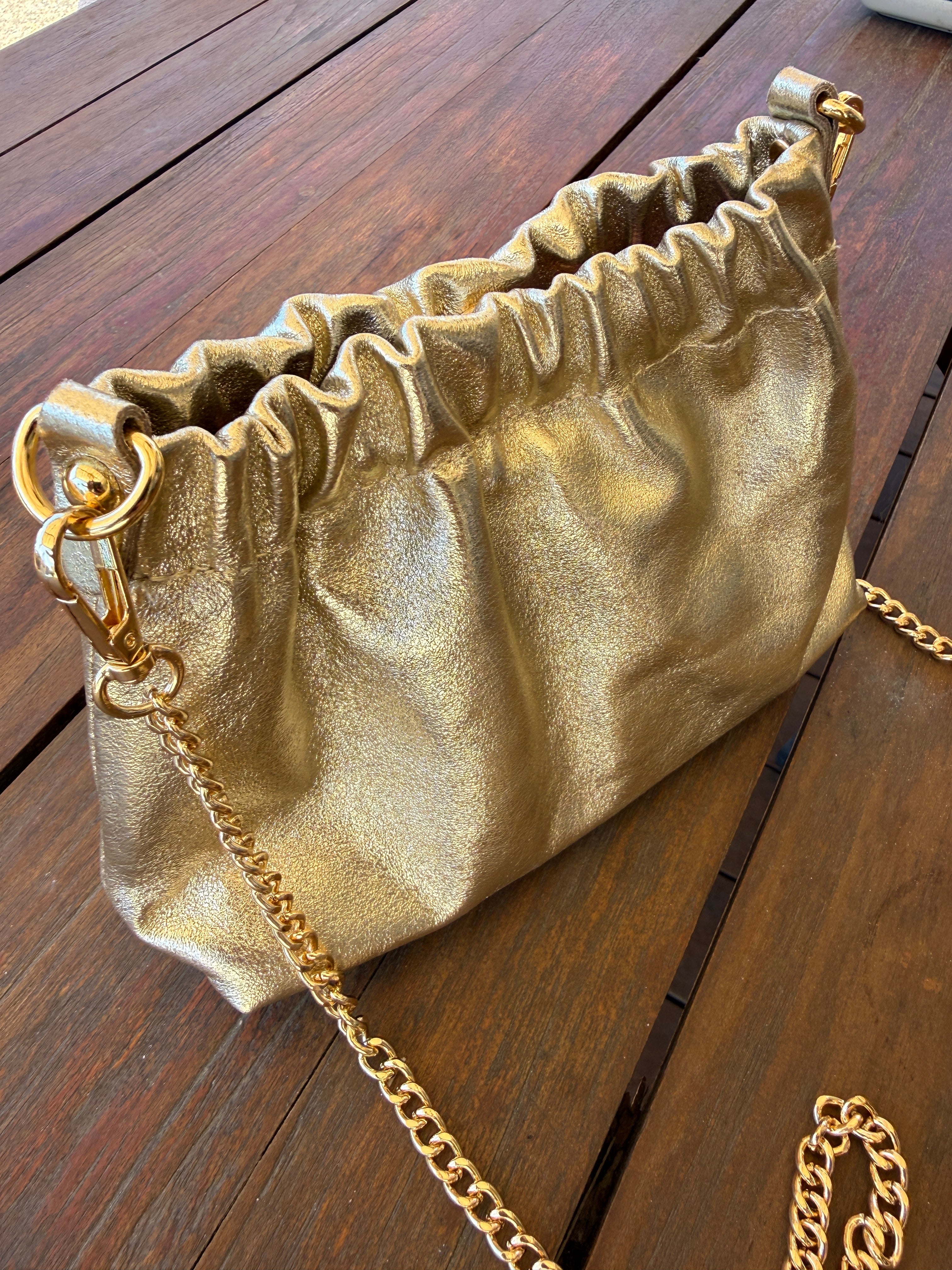Sac pochette doré femme – Sac chaîne élégant et tendance Le Vestiaire de Charline