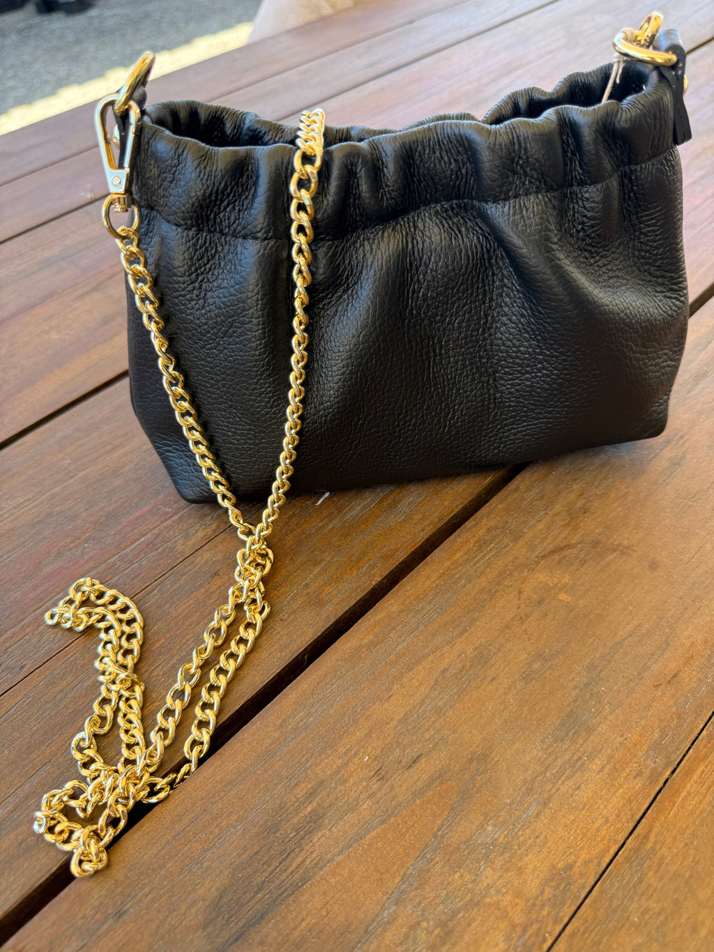 Sac pochette noir femme – Sac chaîne élégant et intemporel Le Vestiaire de Charline