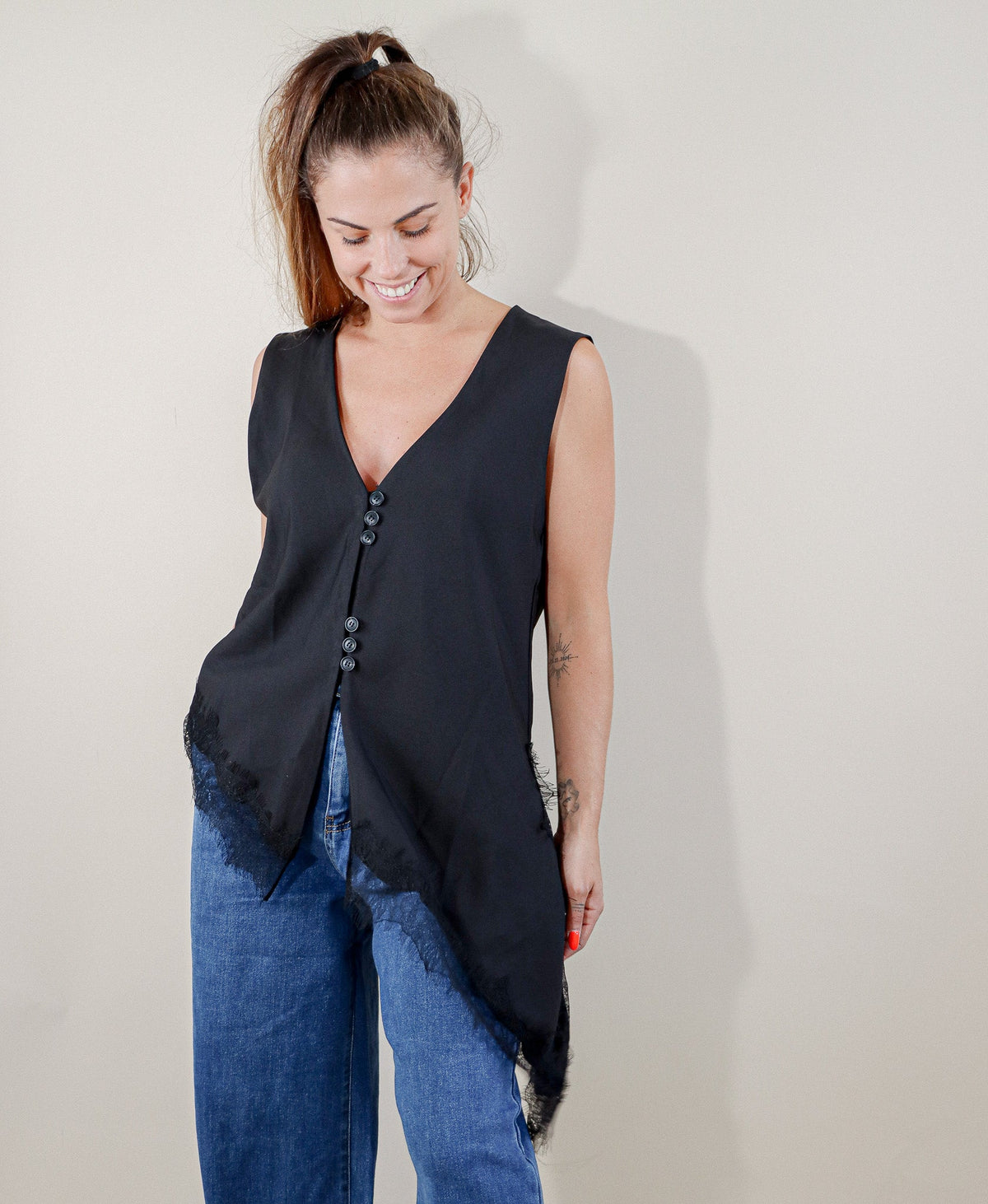 TOP DENTELLE ASYMÉTRIQUE - NOIR Le Vestiaire de Charline