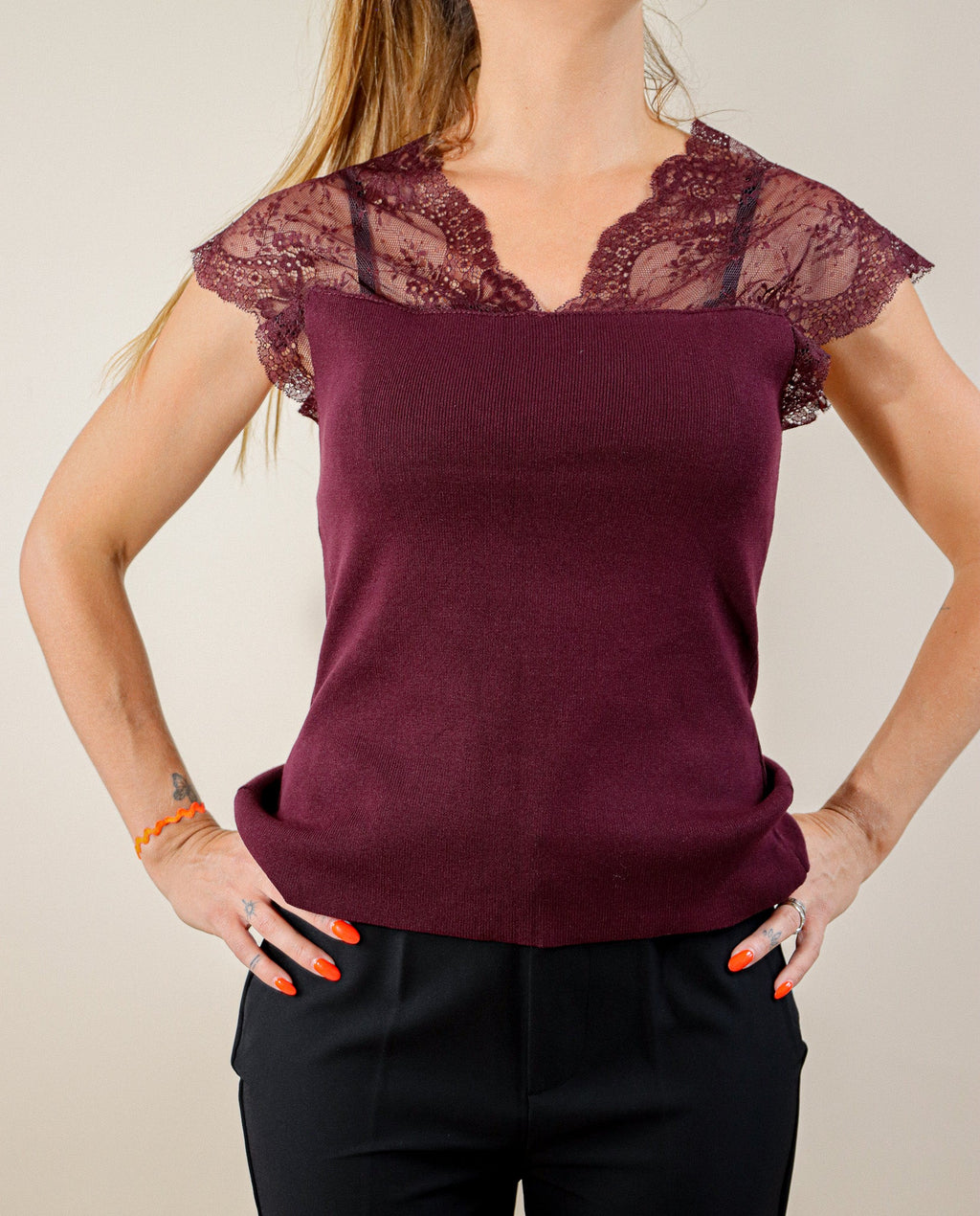 T-SHIRT ÉPAULE DENTELLE - BORDEAUX Le Vestiaire de Charline