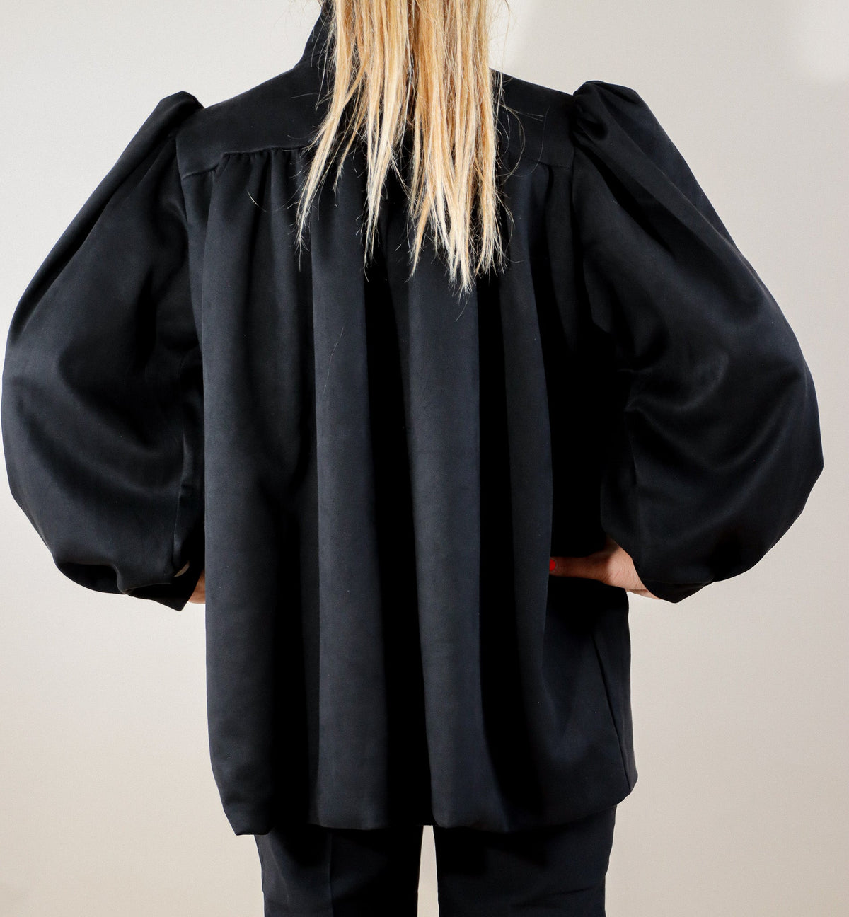 VESTE MANCHES BOUFFANTES - NOIR Le Vestiaire de Charline