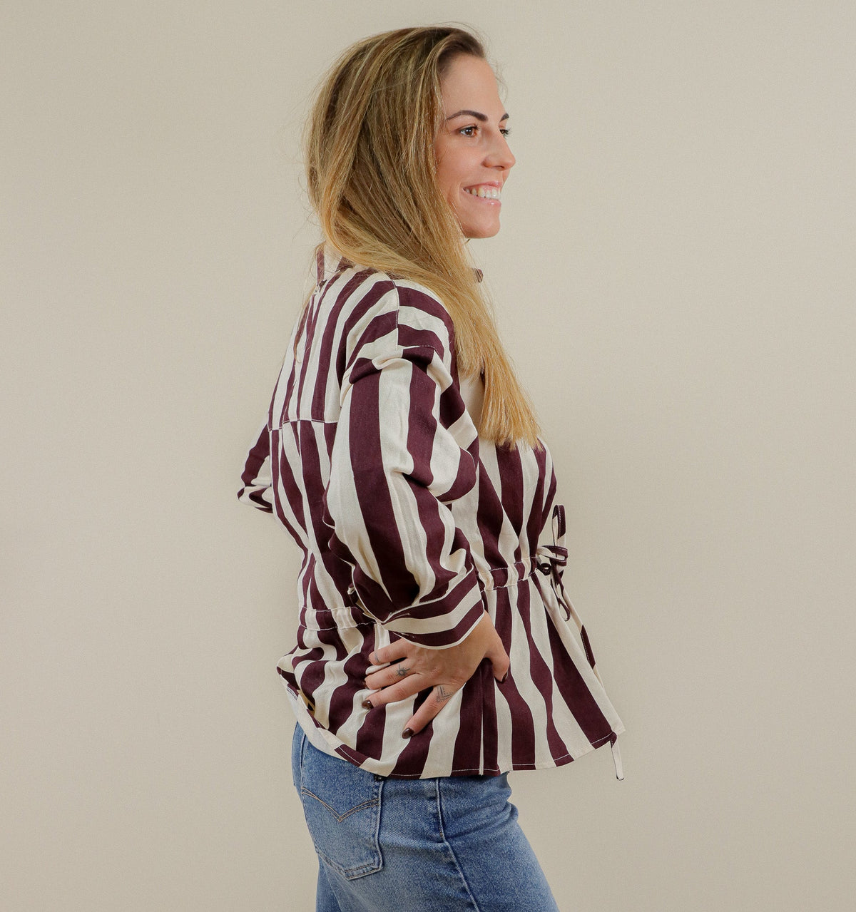 CHEMISE RAYÉE BORDEAUX &amp; BLANC 100% COTON AVEC LIEN À LA TAILLE Le Vestiaire de Charline