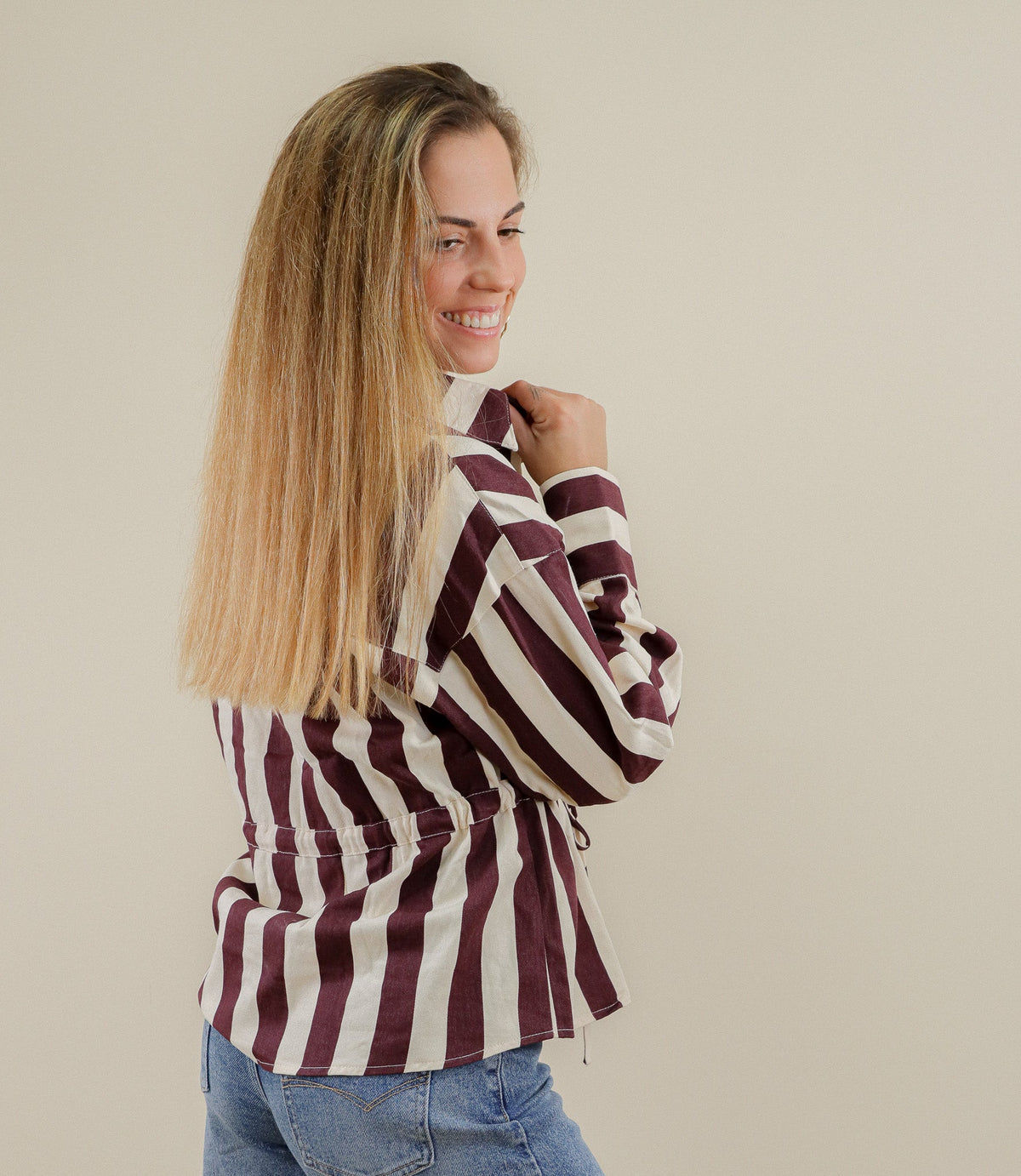CHEMISE RAYÉE BORDEAUX &amp; BLANC 100% COTON AVEC LIEN À LA TAILLE Le Vestiaire de Charline