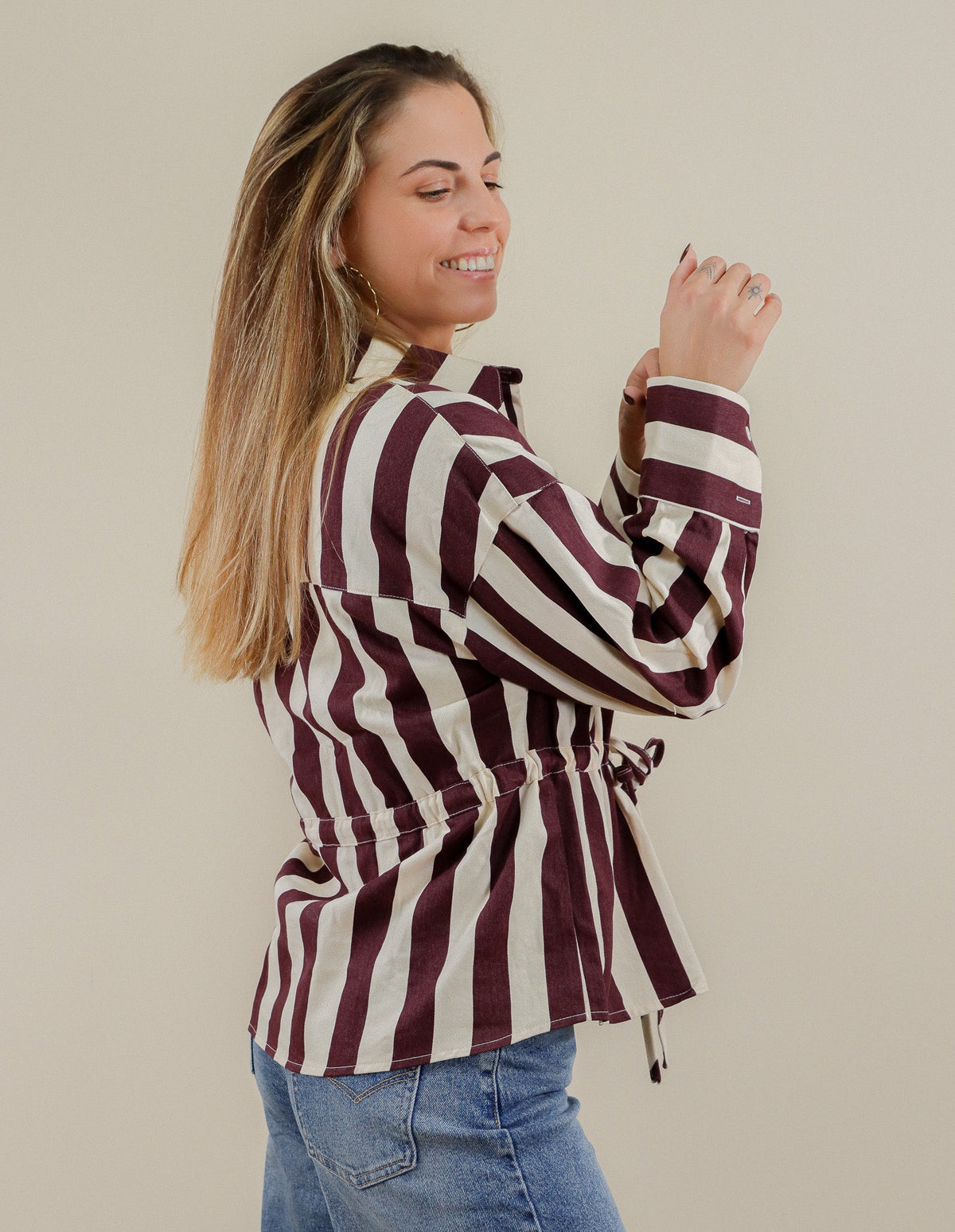 CHEMISE RAYÉE BORDEAUX &amp; BLANC 100% COTON AVEC LIEN À LA TAILLE Le Vestiaire de Charline