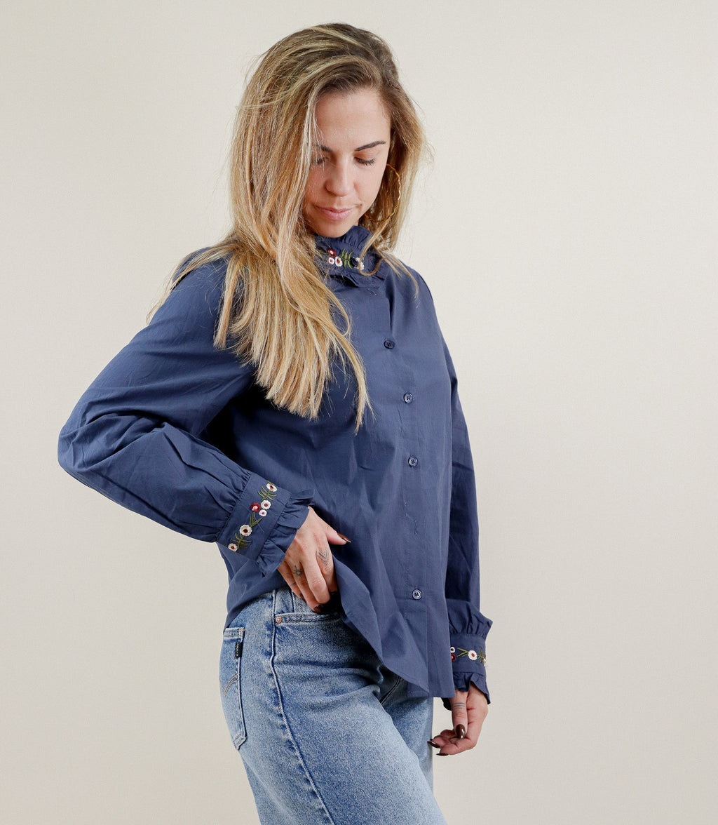 CHEMISE DÉTAILS FLEURS - BLEU 100% COTON Le Vestiaire de Charline