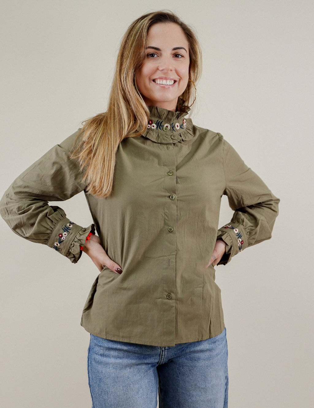 CHEMISE DÉTAILS FLEURS - KAKI 100% COTON Le Vestiaire de Charline