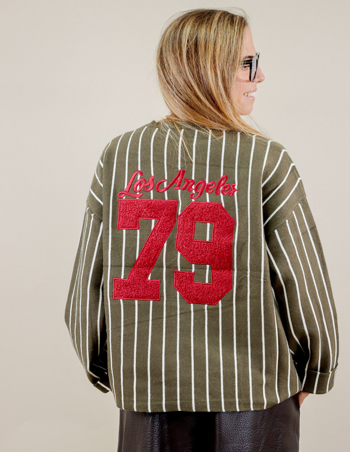 PULL RAYÉ KAKI "LOS ANGELES 79" Le Vestiaire de Charline
