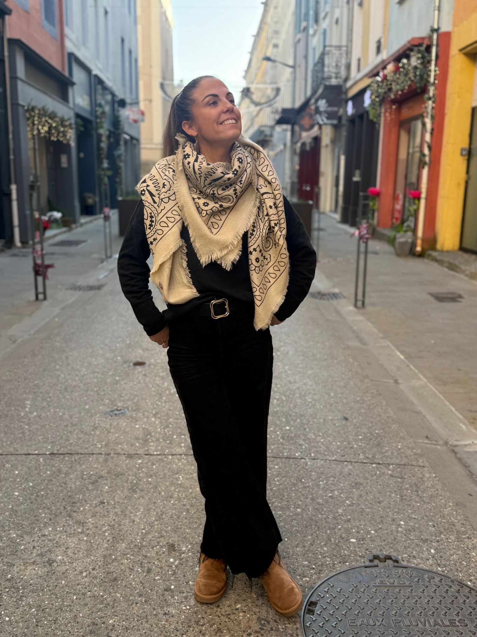 Écharpe XXL écru & noir à motifs graphiques – Douce et enveloppante Le Vestiaire de Charline