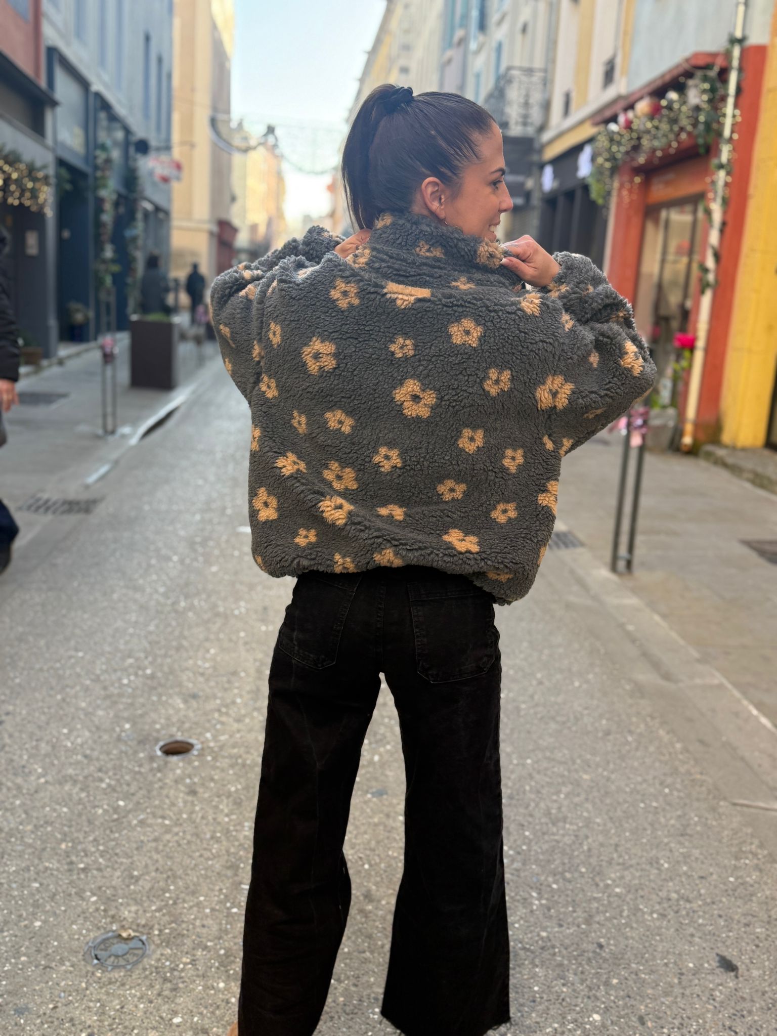 Veste Doudou Grise Fleurs Camel – Ultra Douce & Chaude Le Vestiaire de Charline