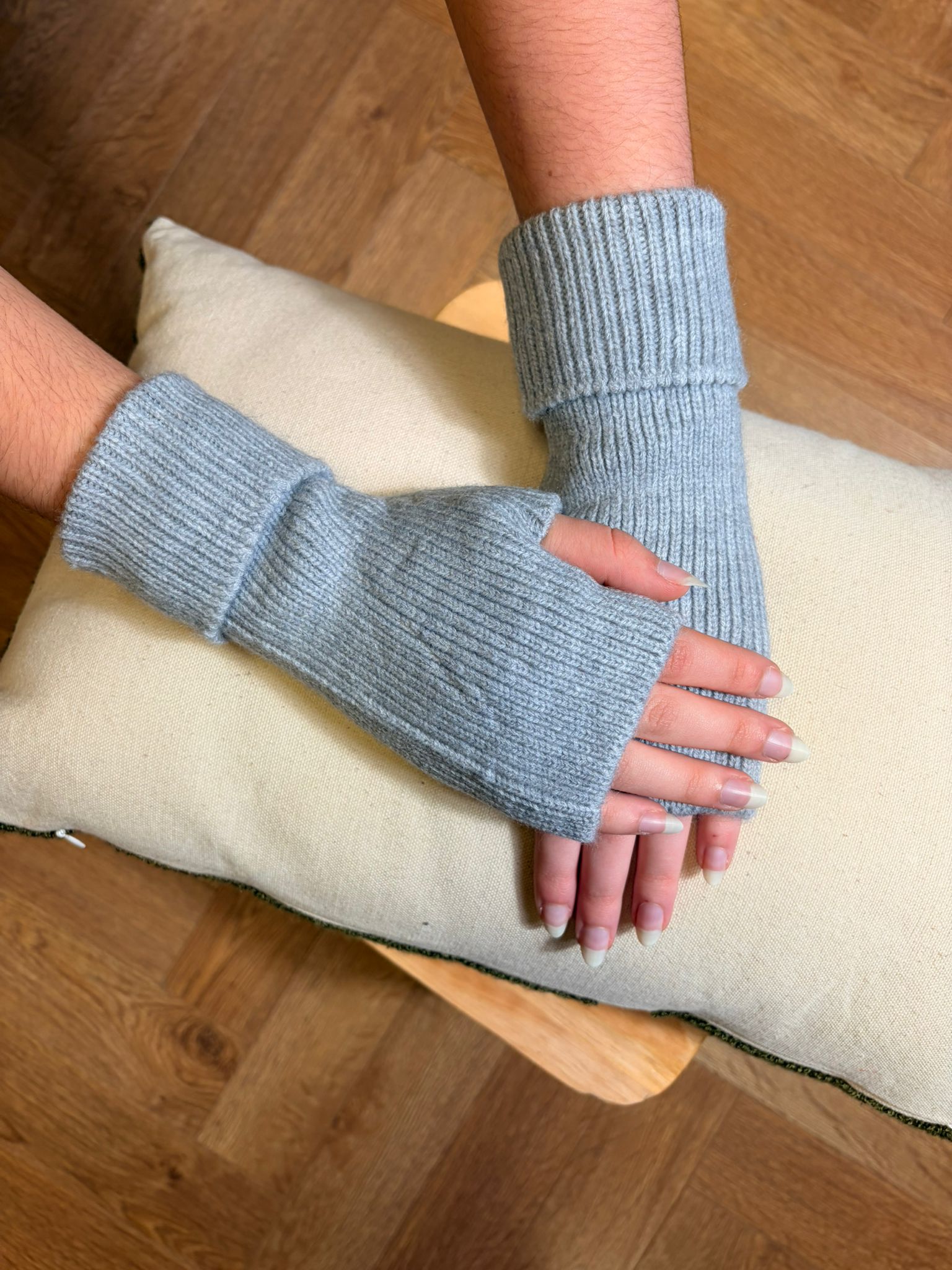 Mitaines en maille gris clair – Douces et confortables Le Vestiaire de Charline