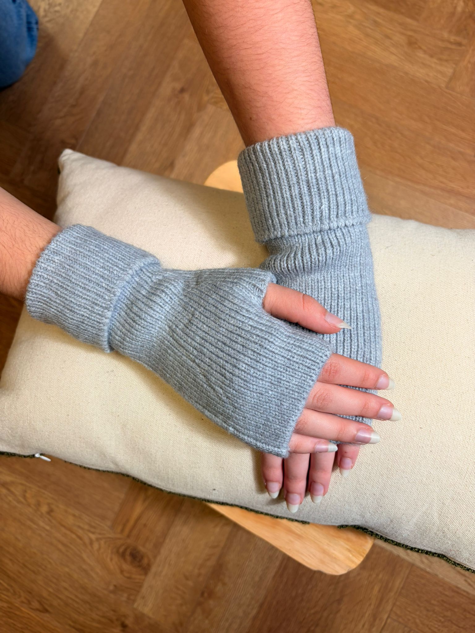 Mitaines en maille gris clair – Douces et confortables Le Vestiaire de Charline