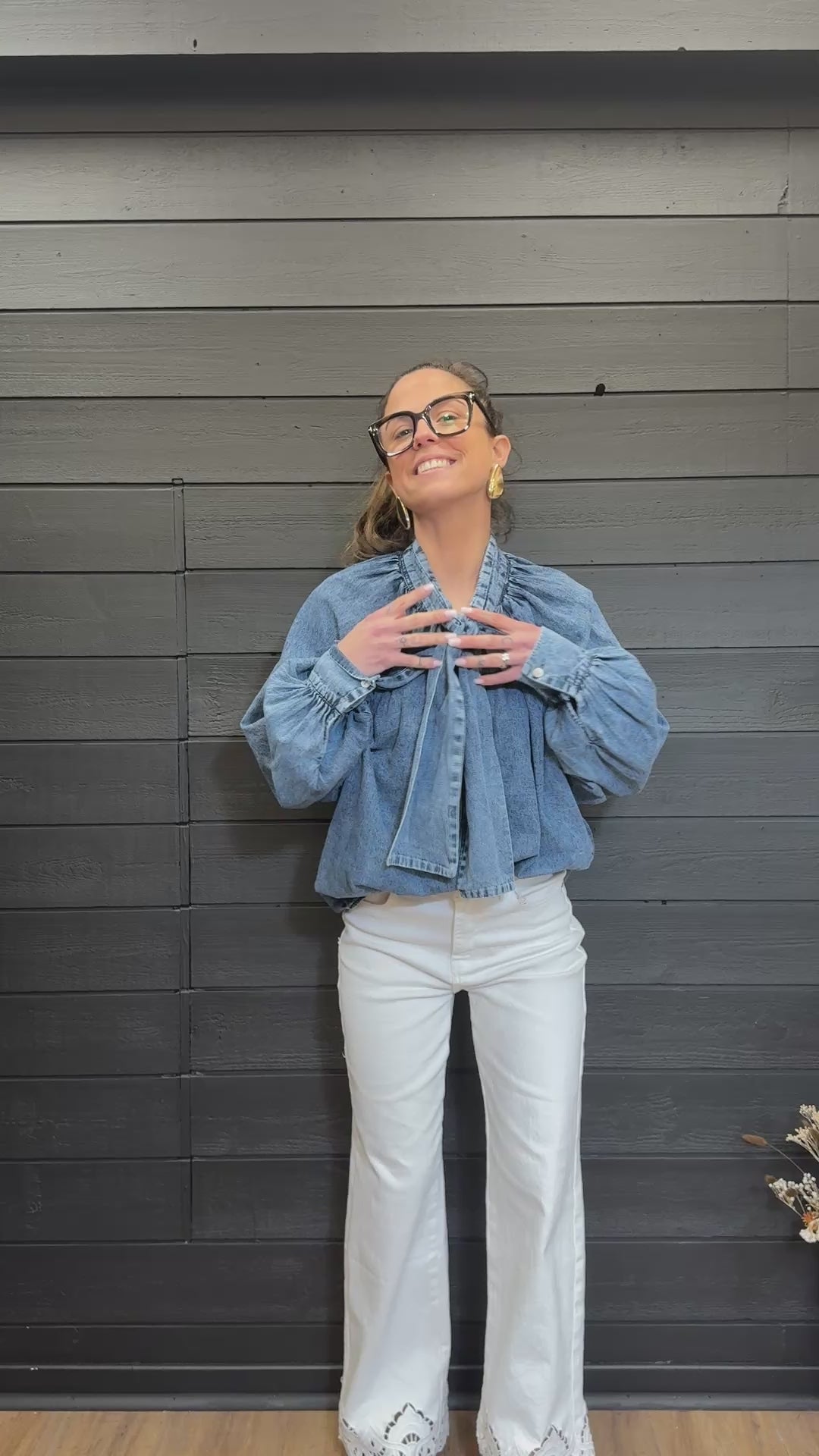 Chemise en jean à nœud – style chic et moderne