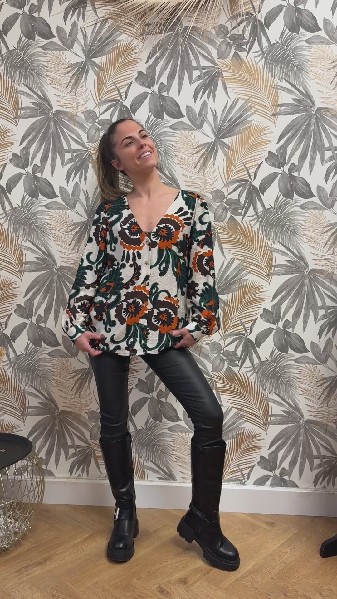 Chemise bohème imprimée – Col V & manches fluides