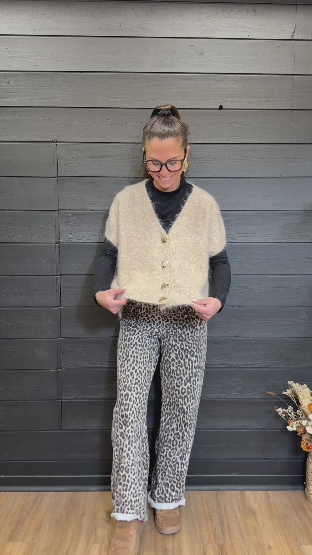 Pull sans manches marron moucheté – boutons cœur